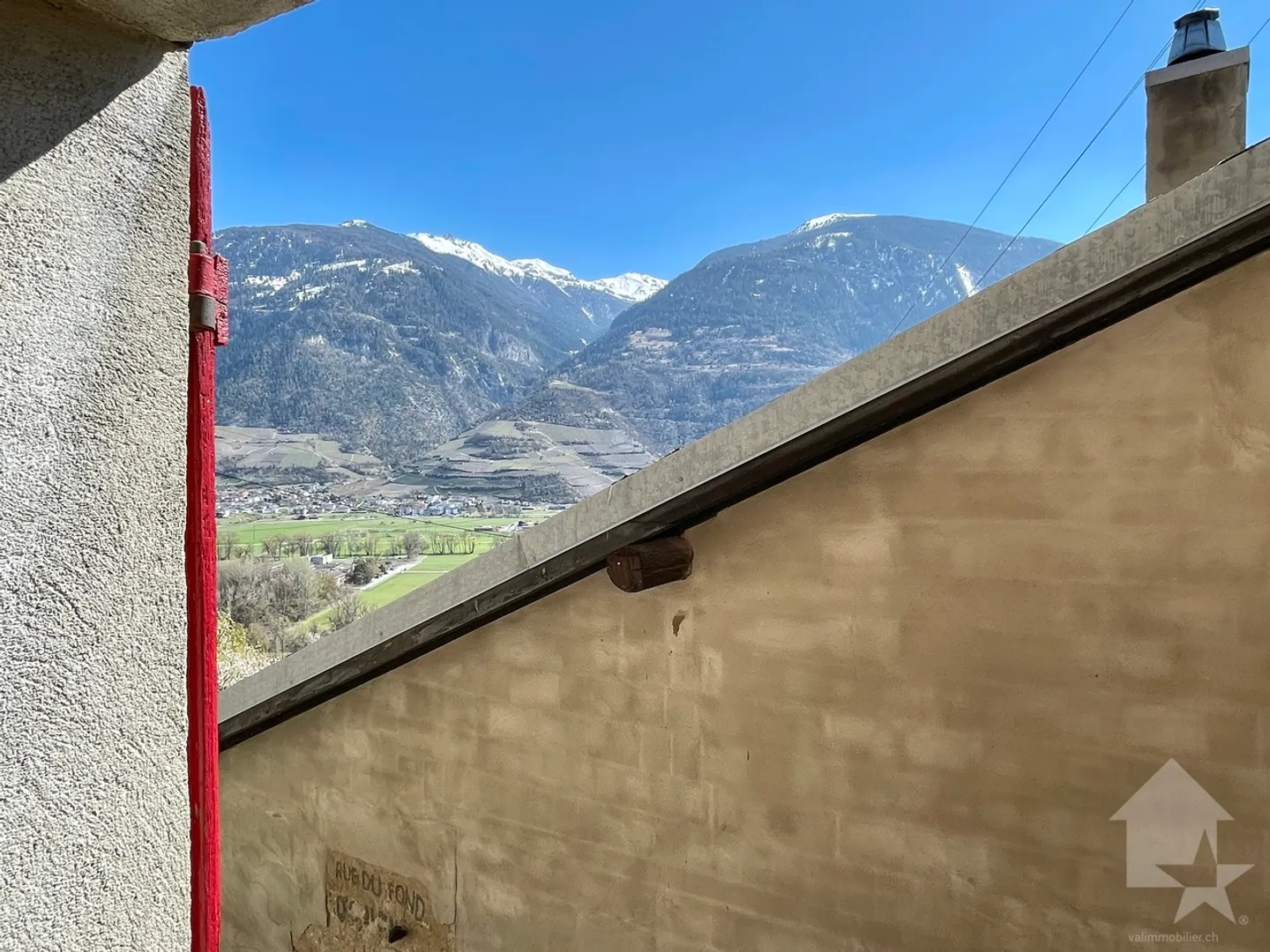 Pied-à-terre in a village house, covered terrace and carnotzet - Photo 13 of 14