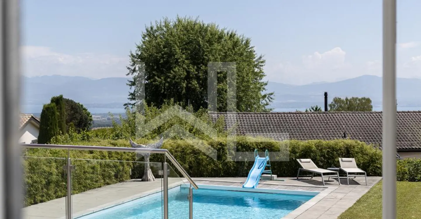 Contemporary Property with View - Photo 10 of 10