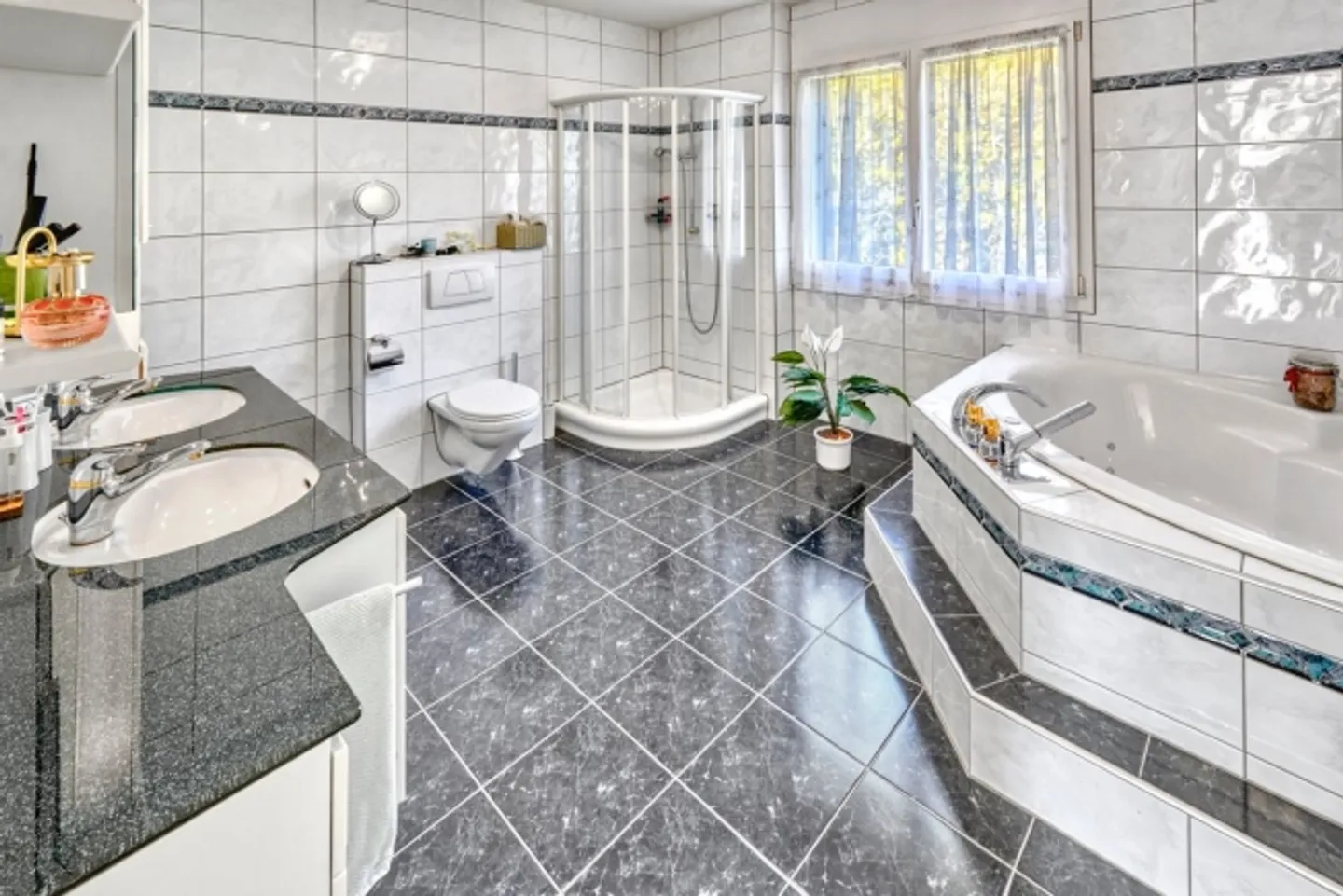 Interesting for investors and self-users alike - Photo 6 of 11