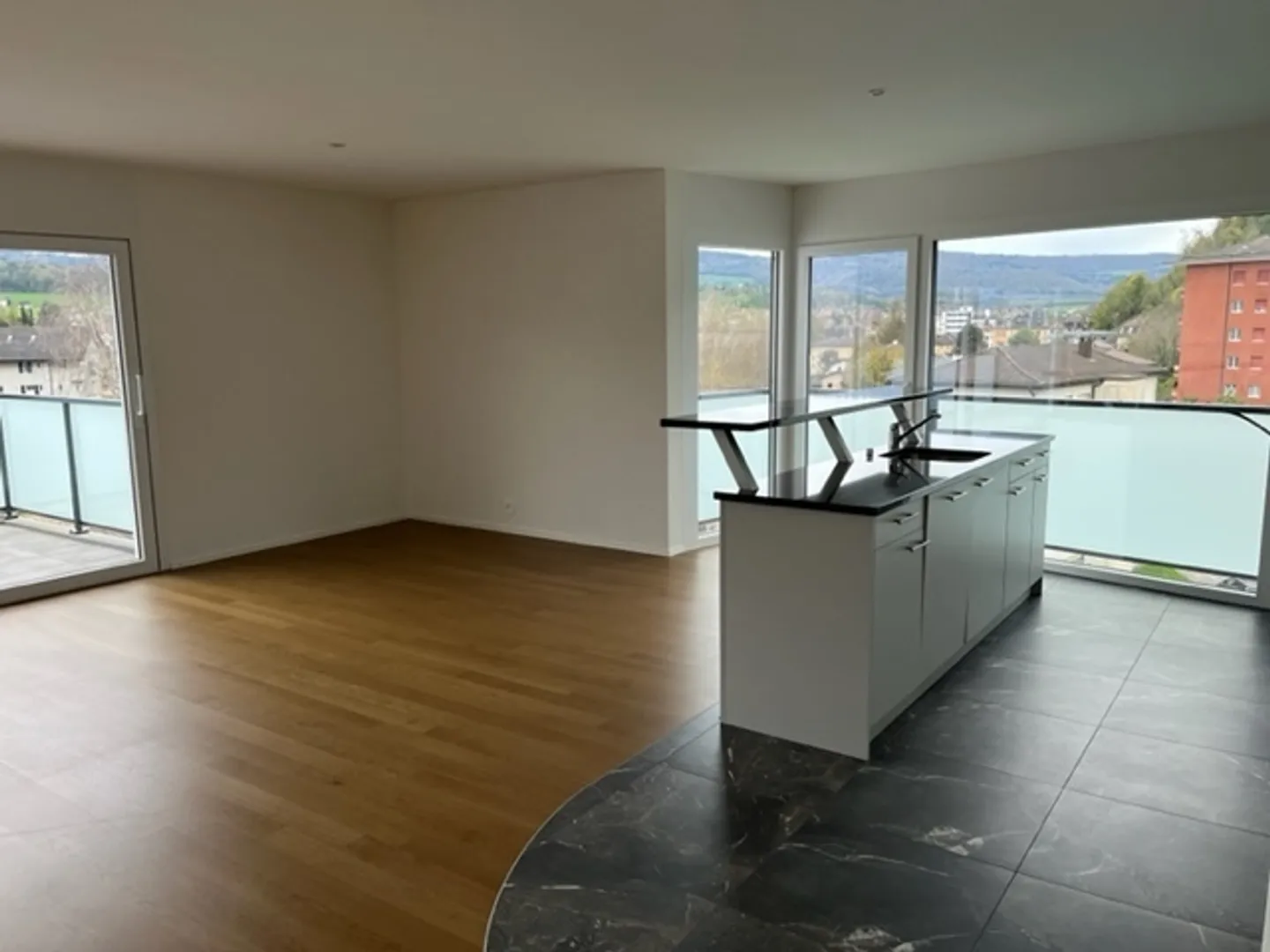 Magnifico appartamento di 4,5 stanze - Foto 1 di 8