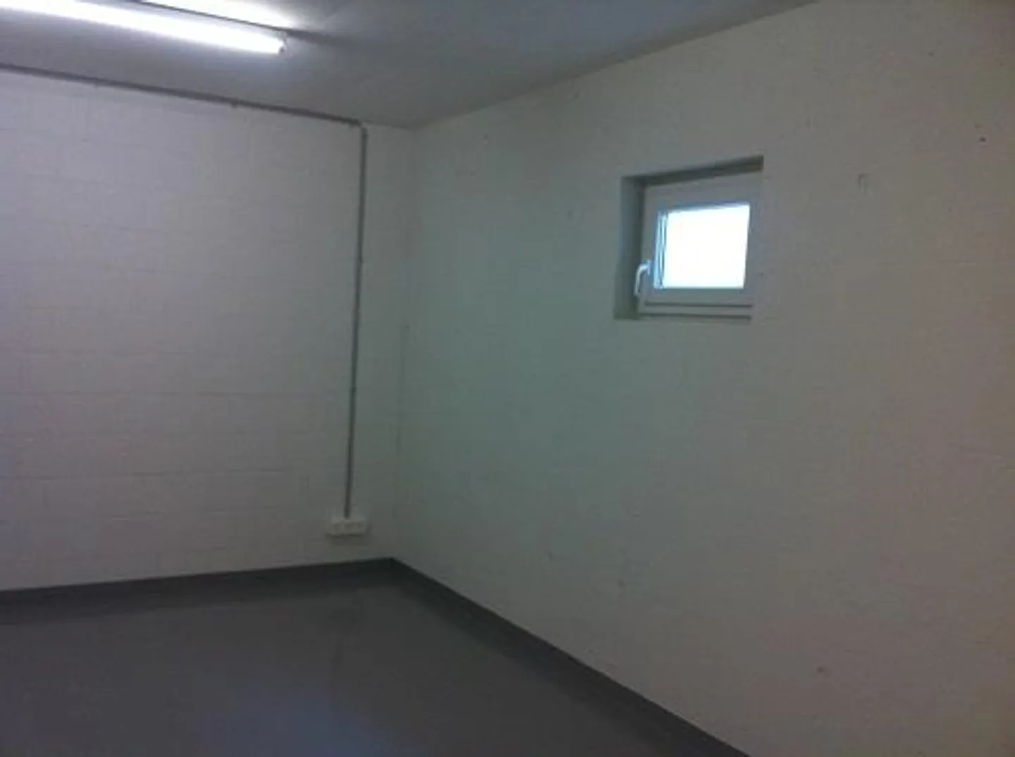 Magazzino - Accessibile senza gradini tramite il garage - Foto 3 di 4