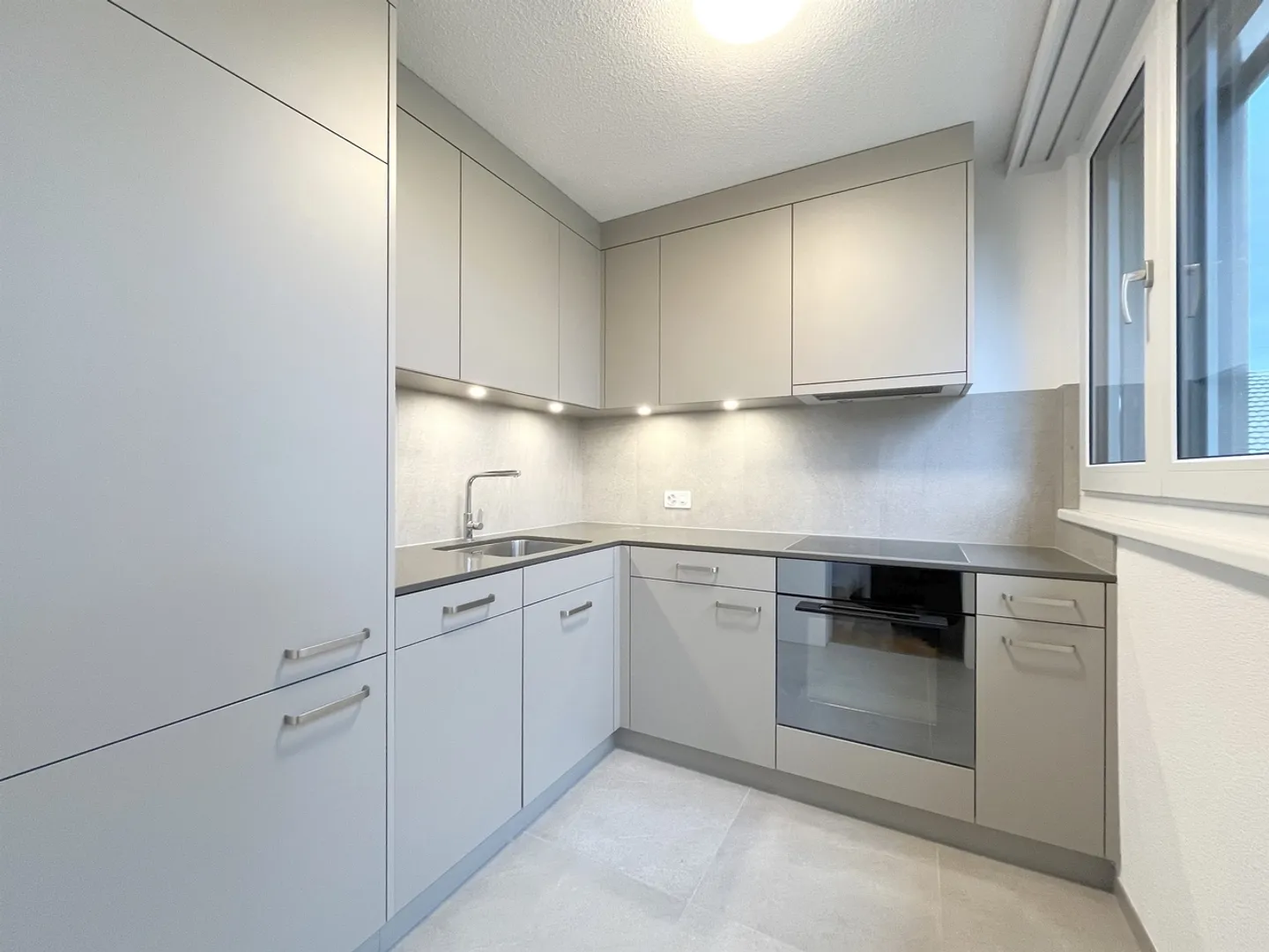 Votre nouveau chez-vous vous attend - Rénové avec style et ambiance agréable - Photo 2 sur 4