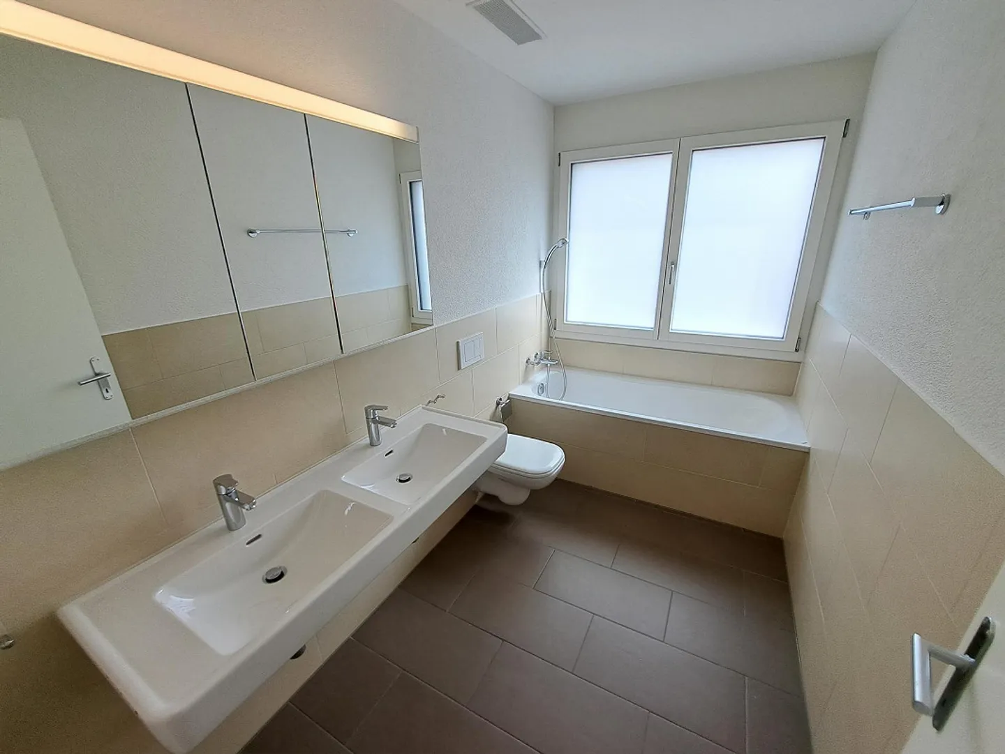 Appartement moderne de 4,5 pièces avec 2 salles de bain à Degersheim ! - Photo 3 sur 7