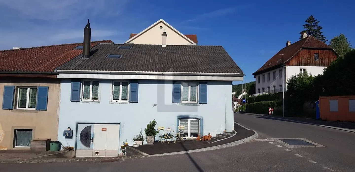 CHARME FAMILIAL AU CUR DE TRAMELAN - Photo 1 sur 6