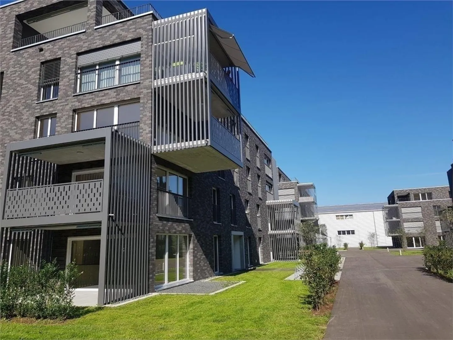 Spacious 2.5-room apartment for rent! - Photo 1 of 7