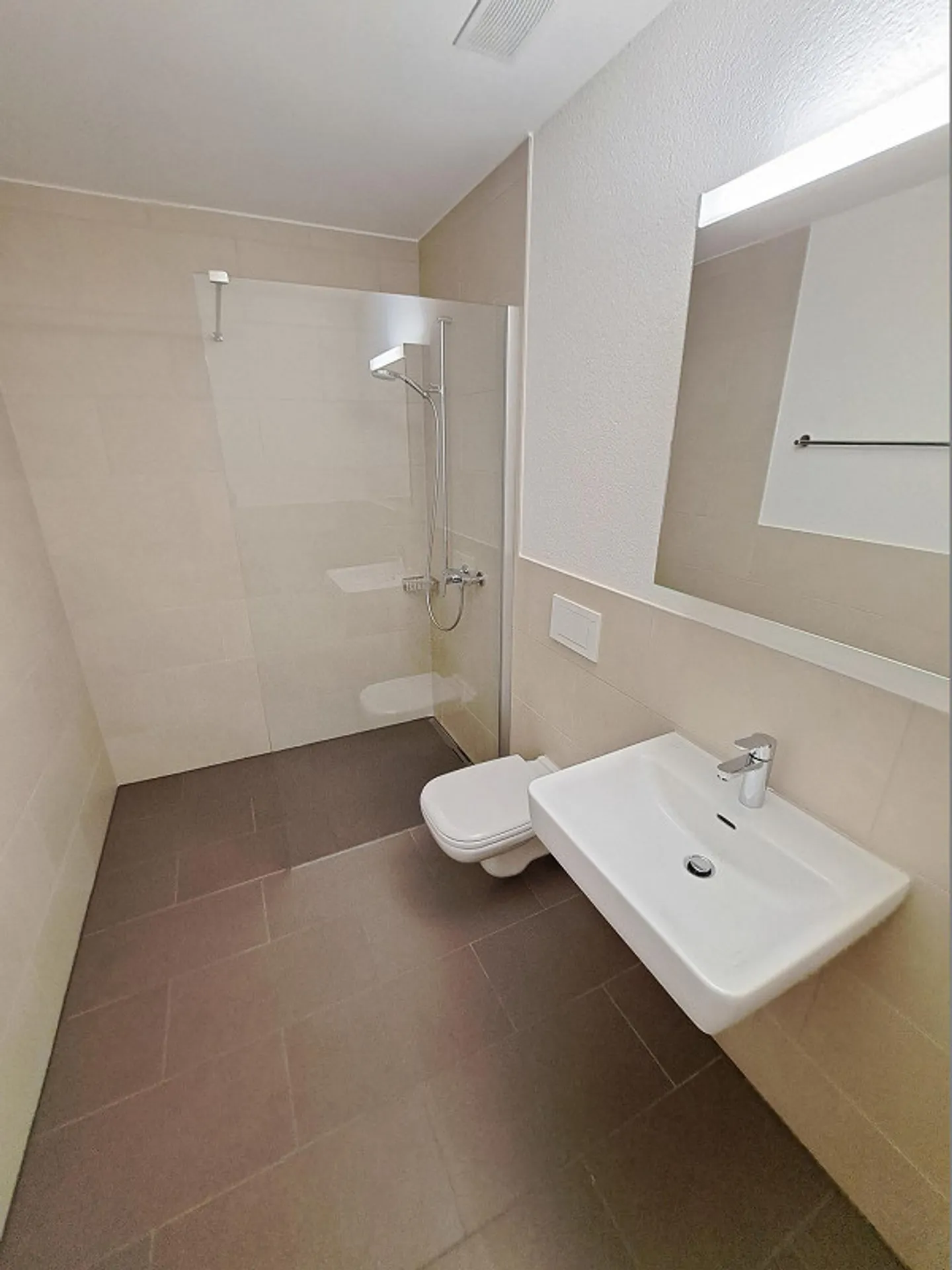 Appartement moderne de 4,5 pièces avec 2 salles de bain à Degersheim ! - Photo 4 sur 7
