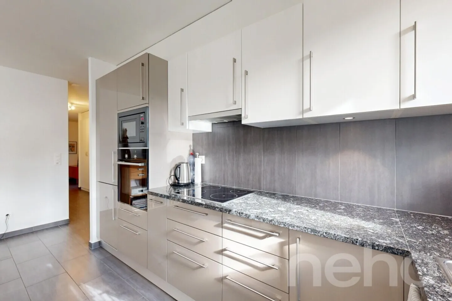 Very nice bright and crossing apartment with large balcony! - Photo 4 of 12