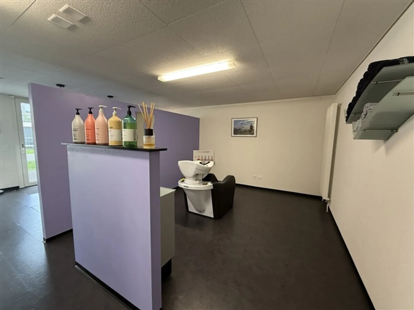 Spazio commerciale con grandi finestre di circa 90 m² - Foto 2 di 10