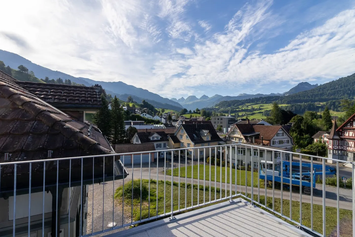 Appartement moderne de 3,5 pièces sous les combles dans un endroit calme à Nesslau - Photo 1 sur 12