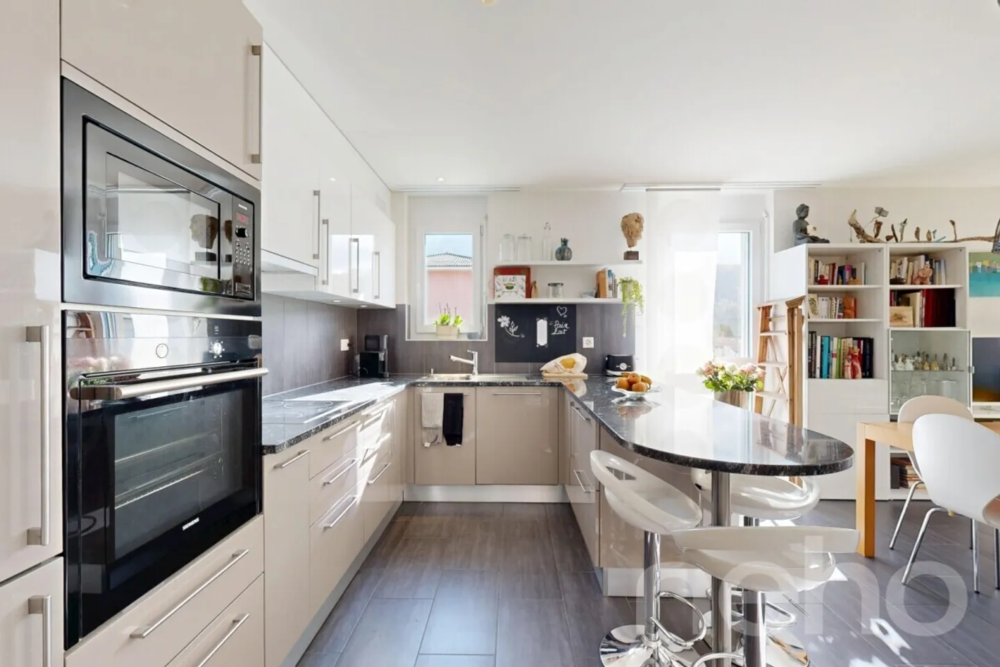 Very nice bright and crossing apartment with large balcony! - Photo 5 of 12