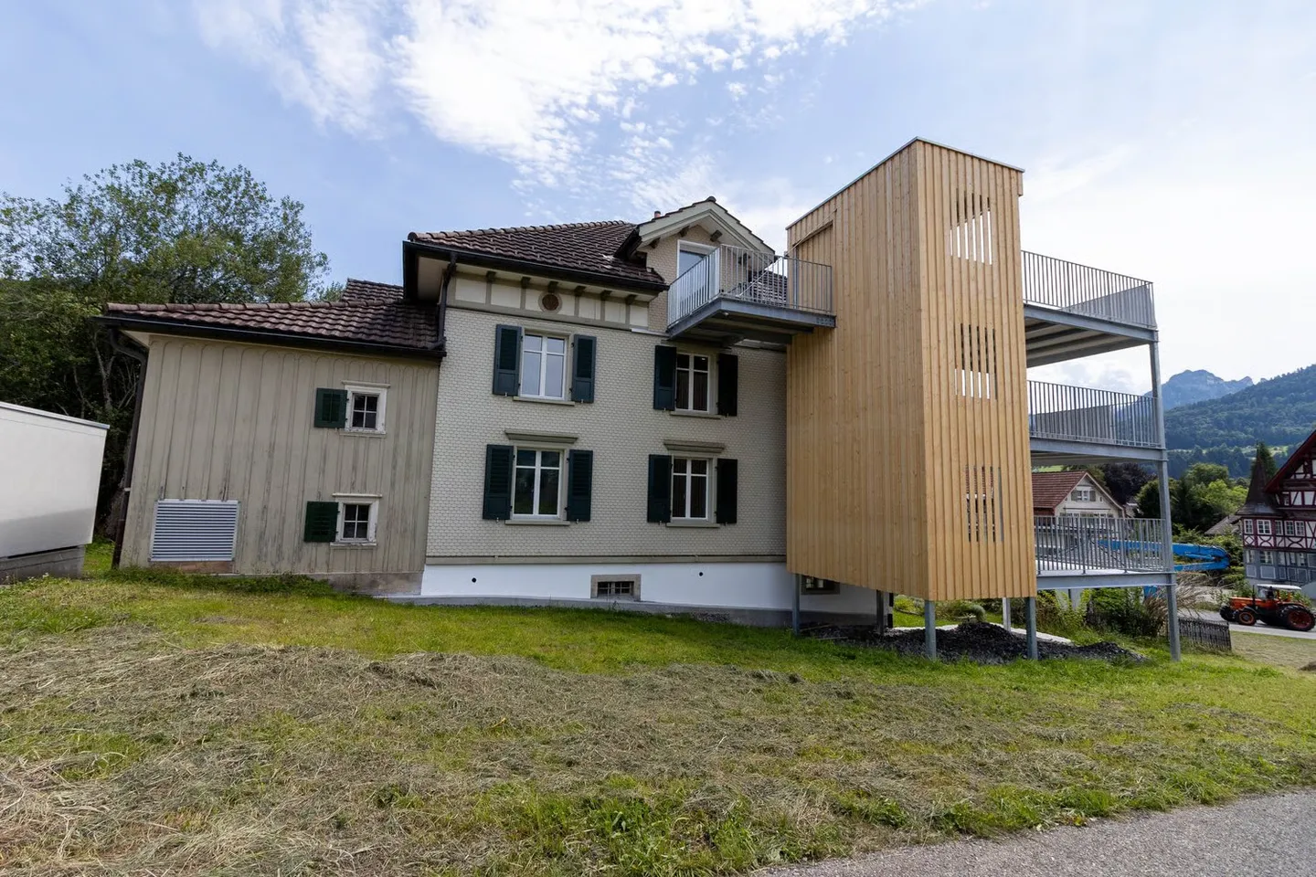 Appartement moderne de 3,5 pièces sous les combles dans un endroit calme à Nesslau - Photo 3 sur 12