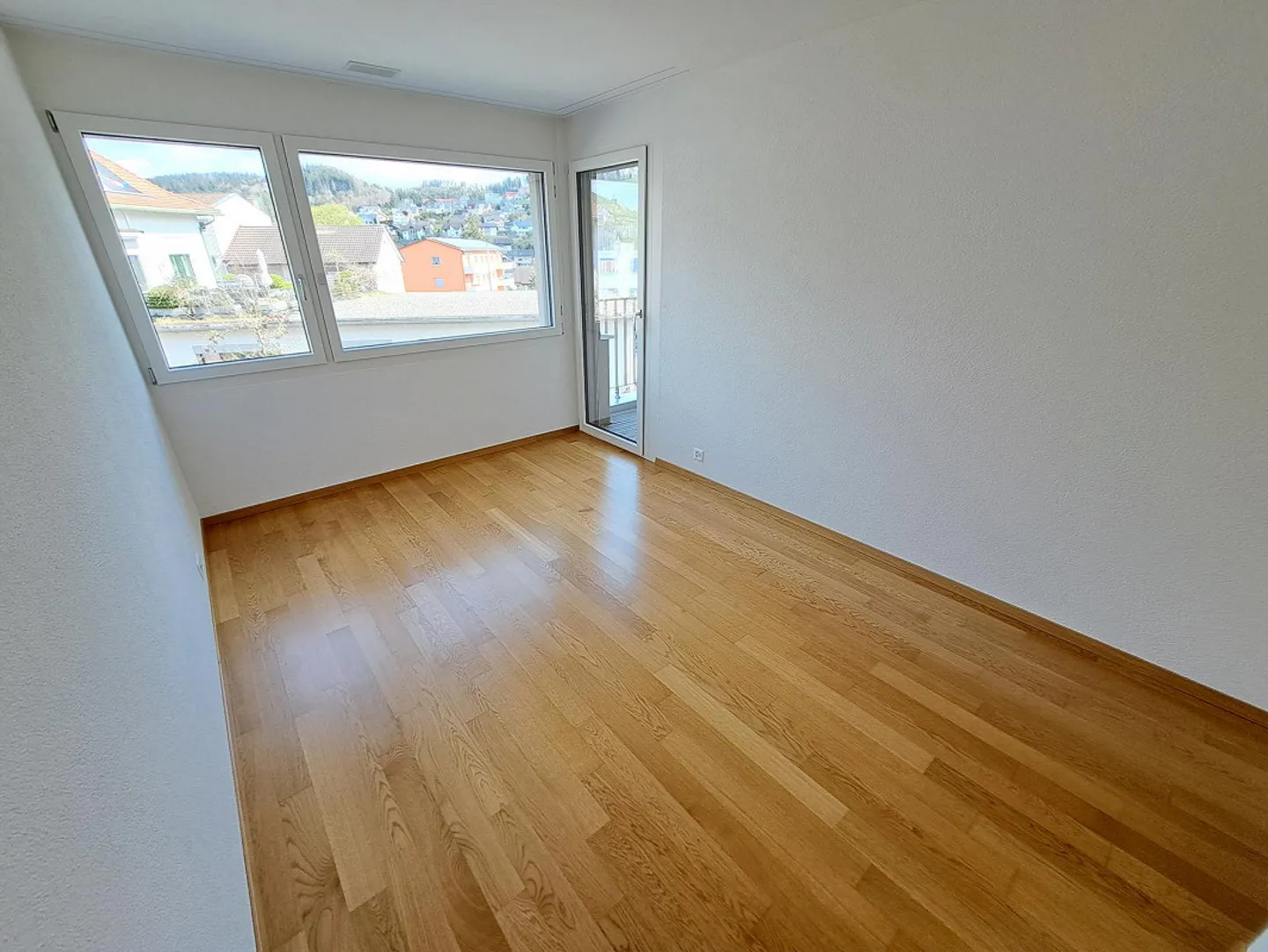 Appartement moderne de 4,5 pièces avec 2 salles de bain à Degersheim ! - Photo 6 sur 7