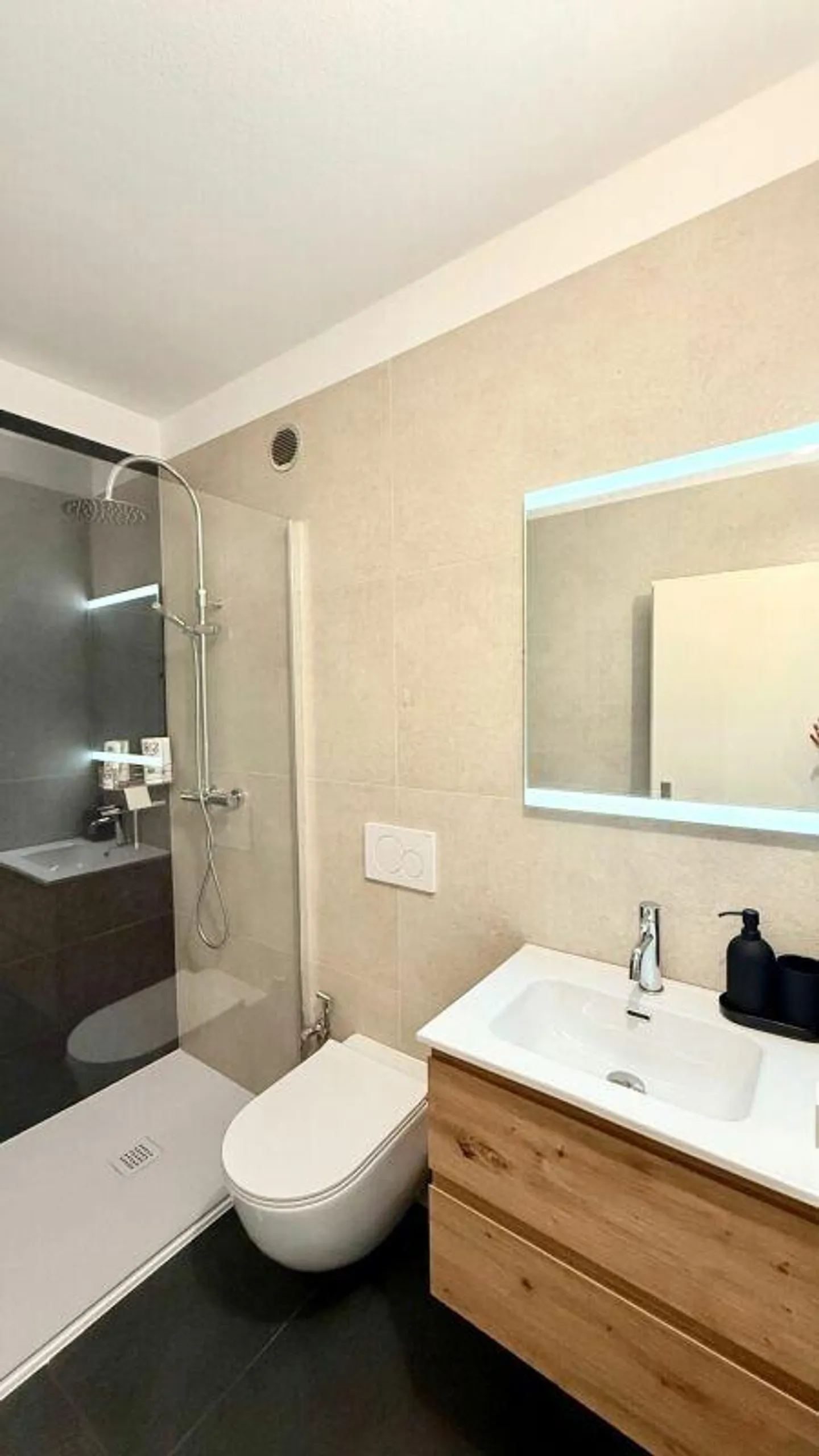 Cadro - wunderbare 3.5 Zimmer mit offenem Blick über die Stadt Lugano - Foto 9 von 14