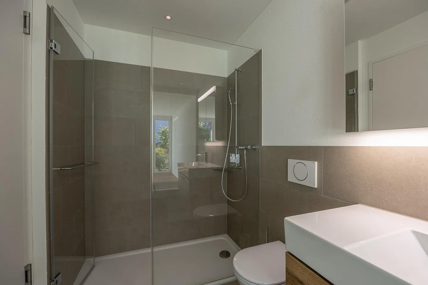 Neuwertige 5.5 Zi-Wohnung mit Seesicht mitten in Beckenried - Foto 8 von 14