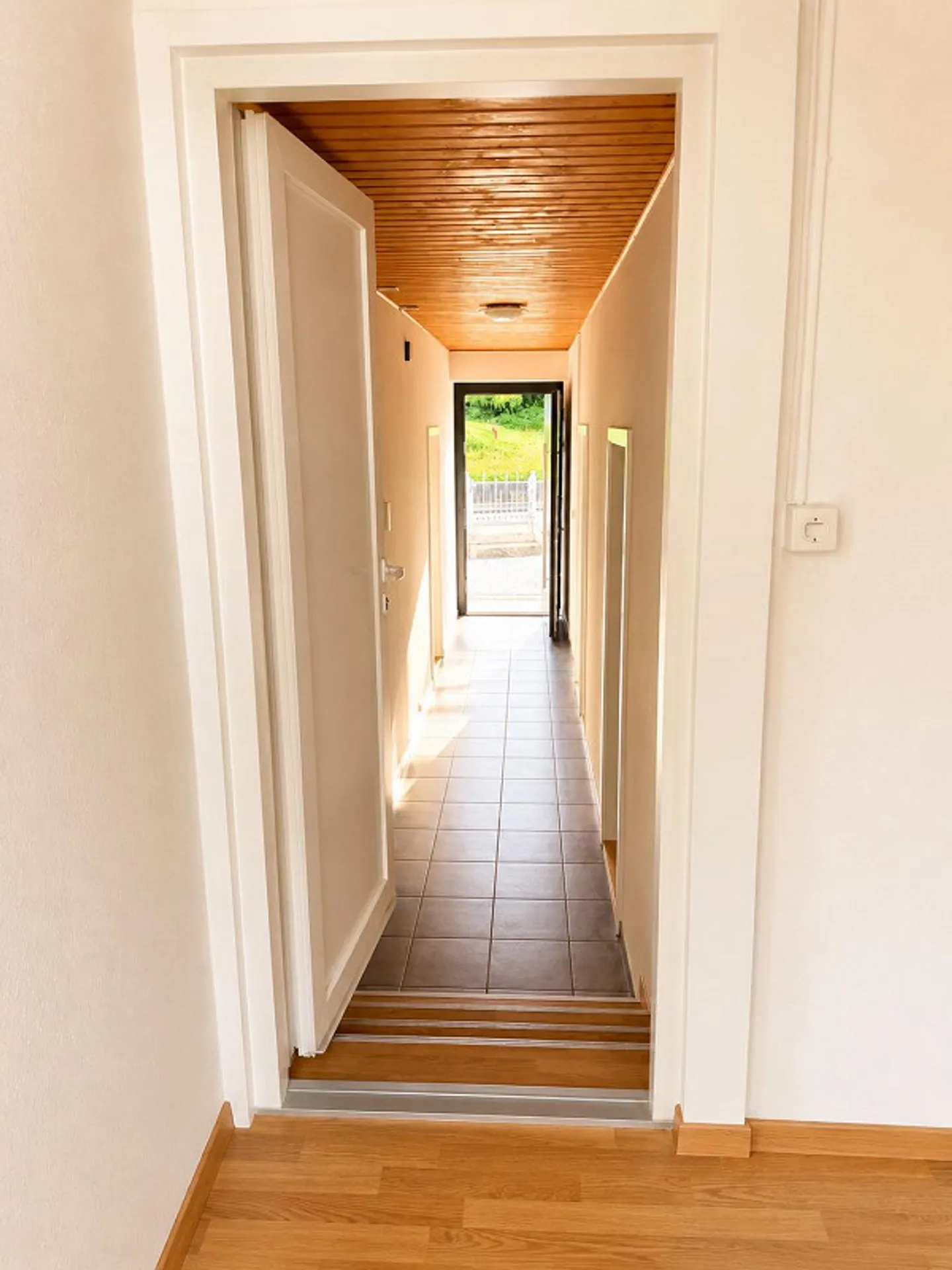 Appartement fraîchement rénové - Photo 2 sur 13