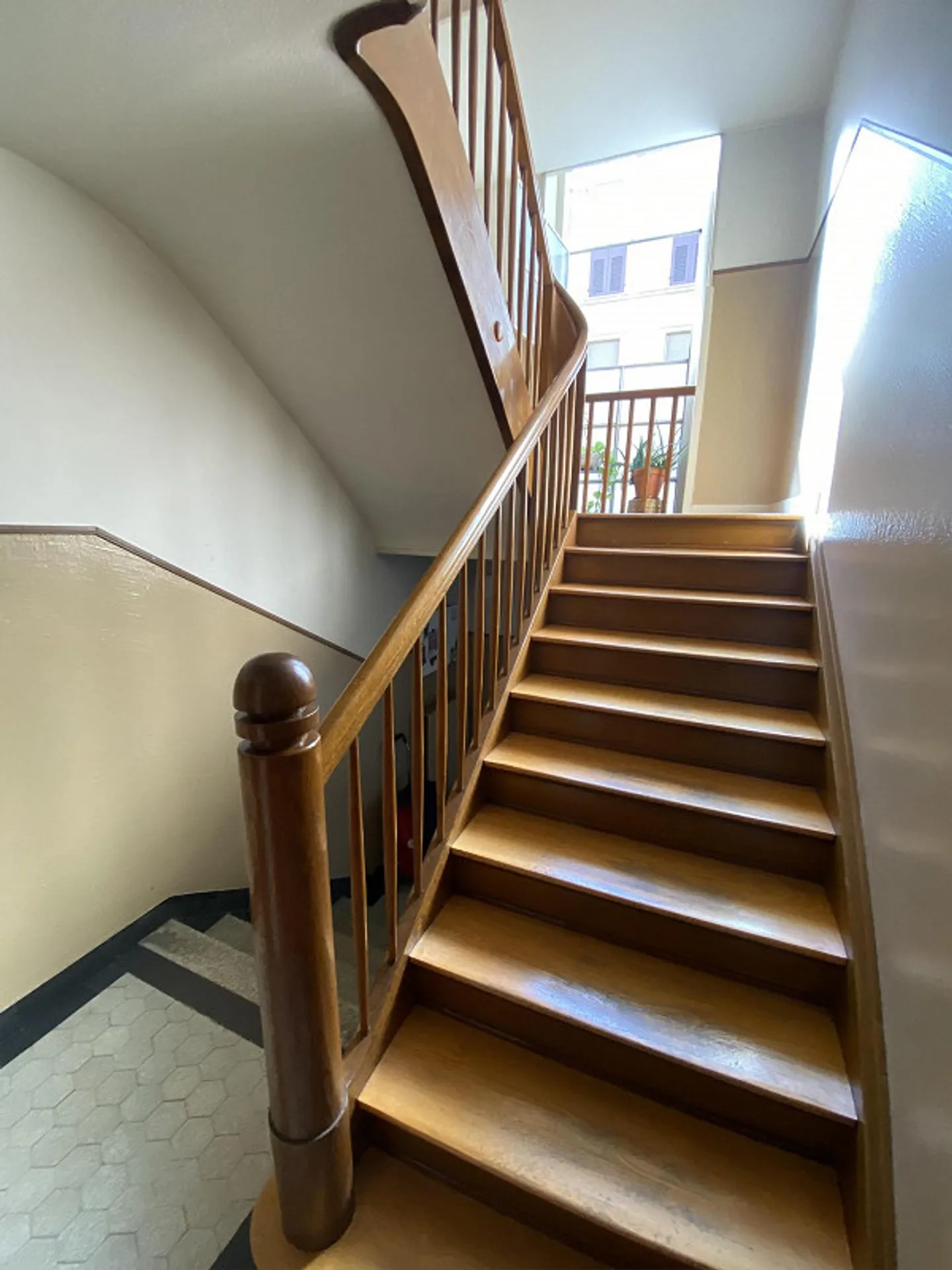 Appartamento simpatico con 2 stanze al piano terra vicino alla clinica Merian Iselin - Foto 2 di 7