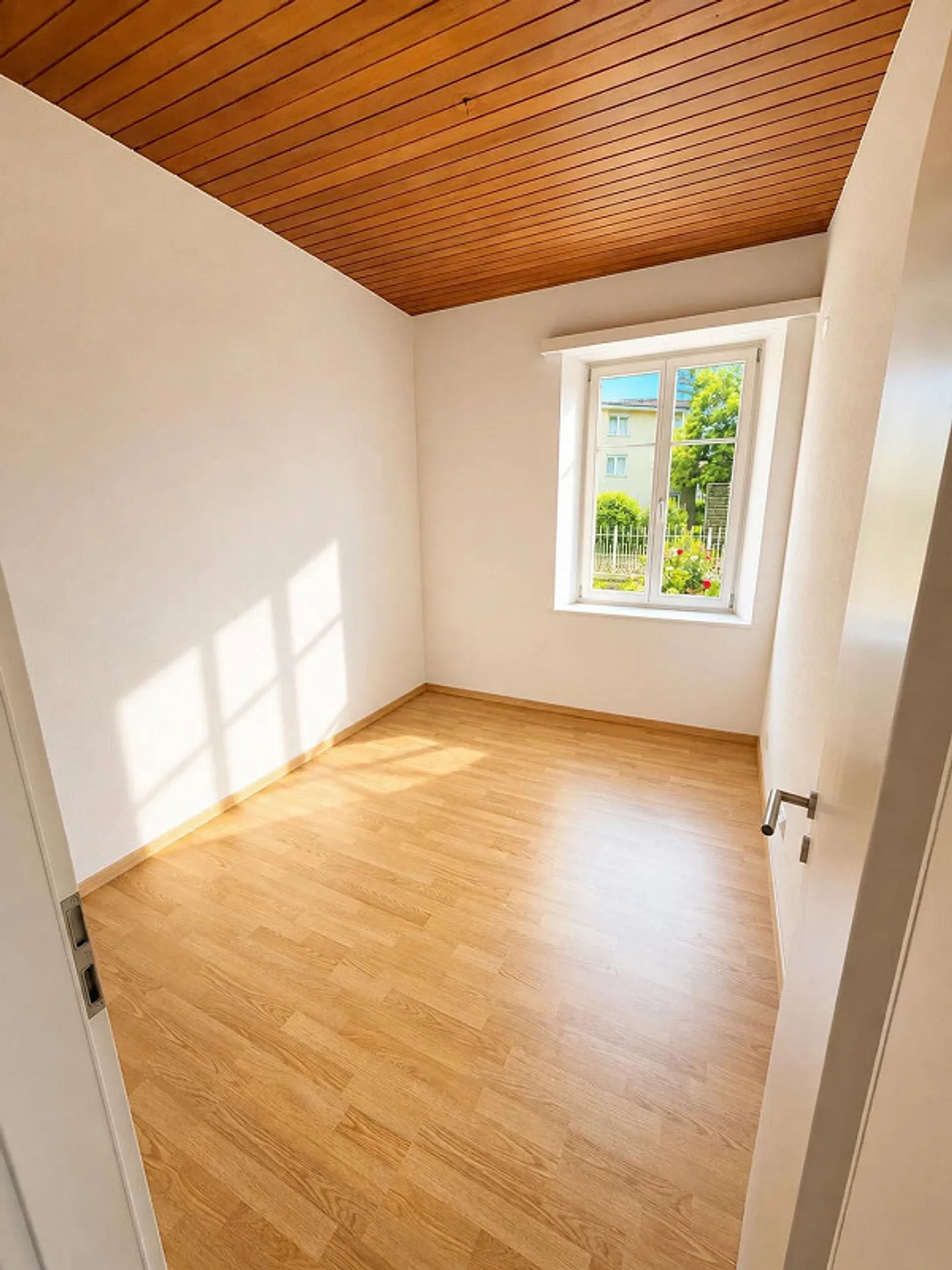 Appartement fraîchement rénové - Photo 3 sur 13