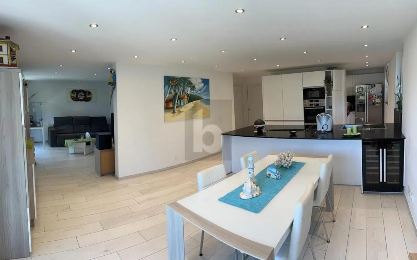 SPACIOUS AND QUIET - Photo 5 of 6