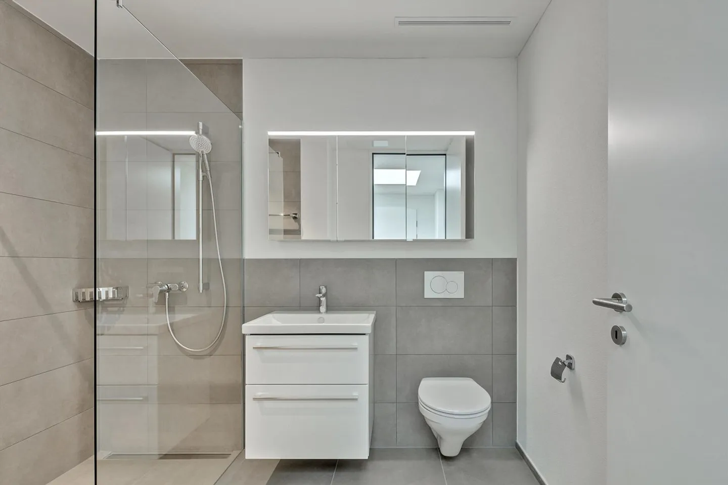 Central, Sleek & Bright  Downtown Living - Photo 5 of 7