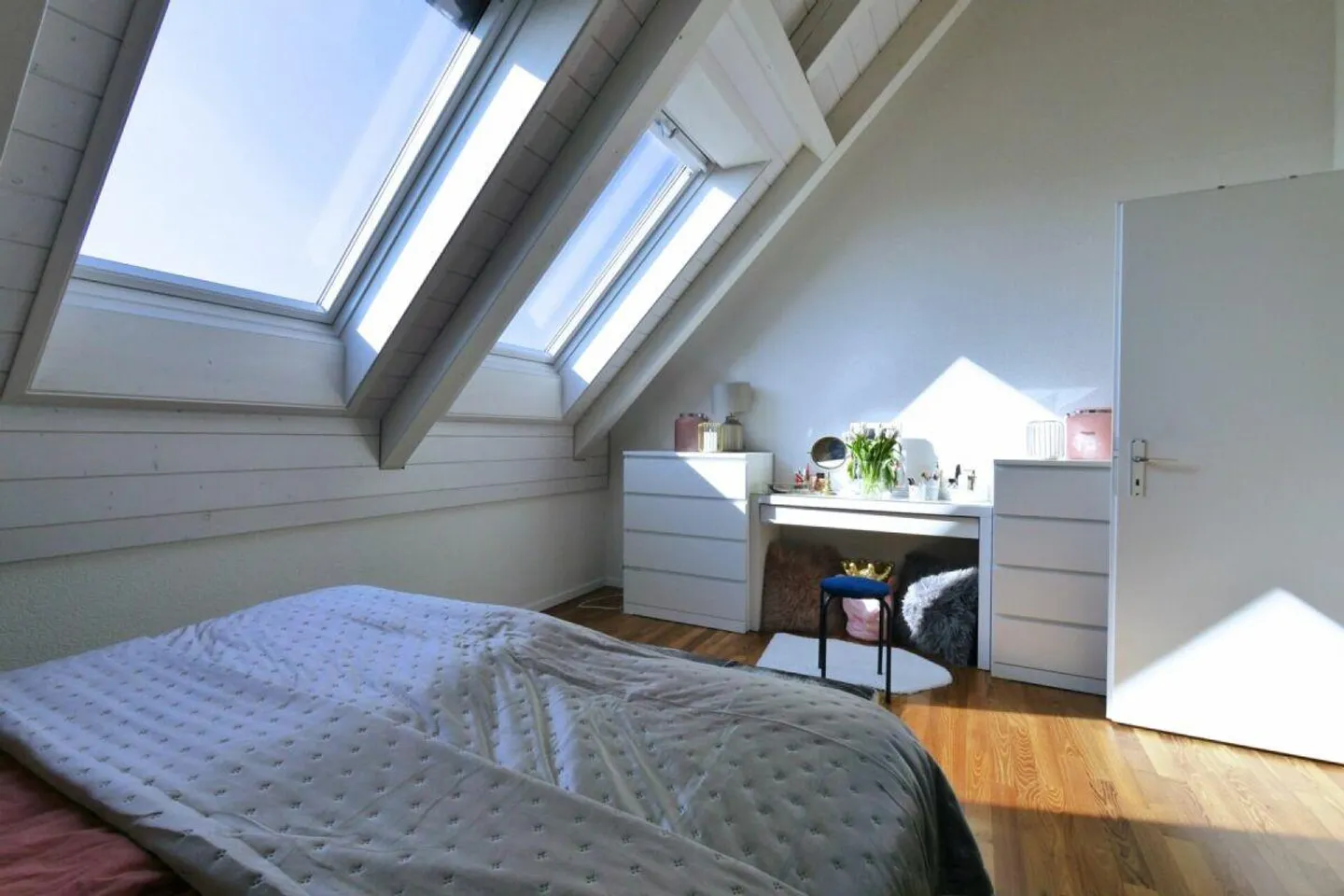 Froid? Duplex en dernier étage avec sauna, vue dégagée et connexion parfaite aux transports en commun - Photo 7 sur 9