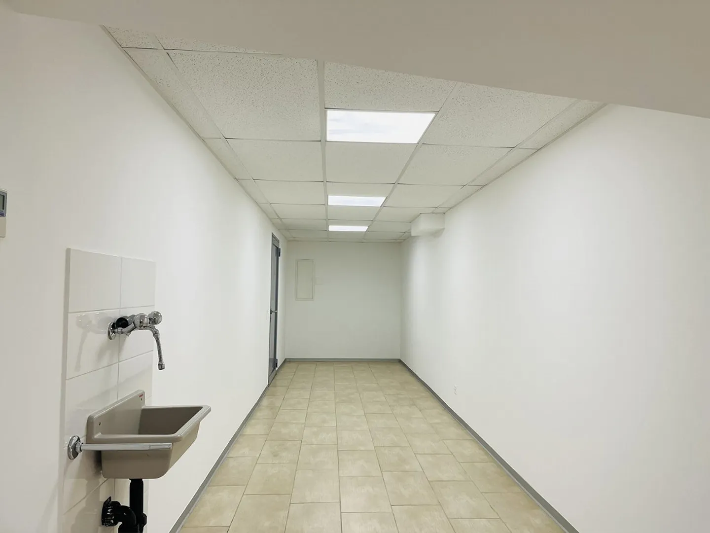 LAGER IM ZENTRUM VON LUGANO - Foto 1 von 2