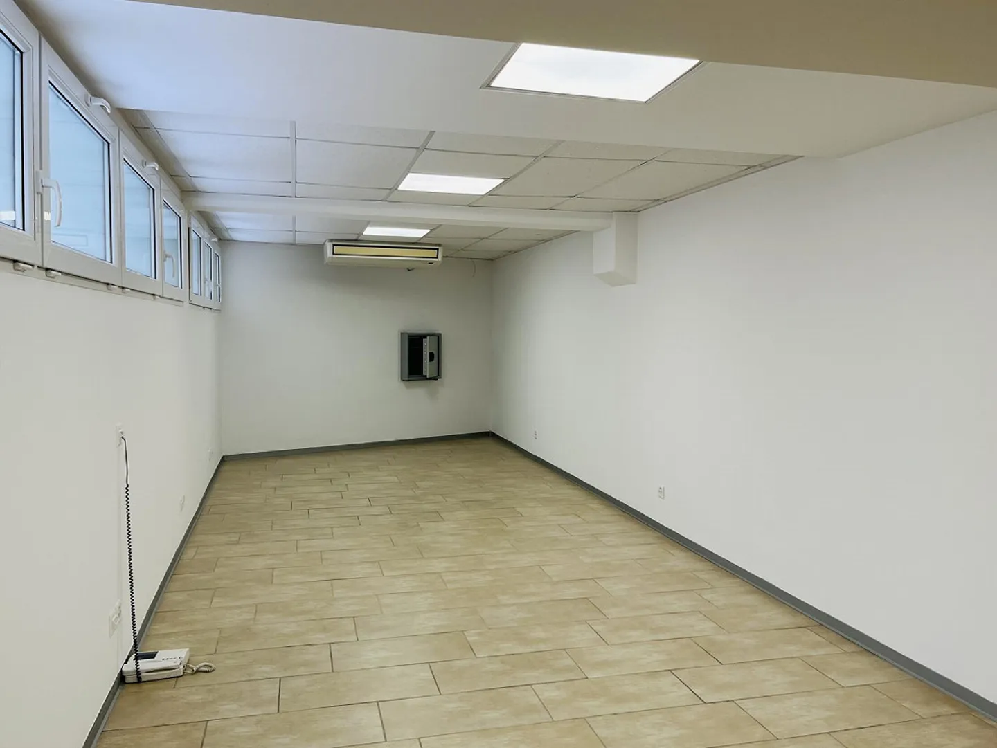 LAGER IM ZENTRUM VON LUGANO - Foto 2 von 2