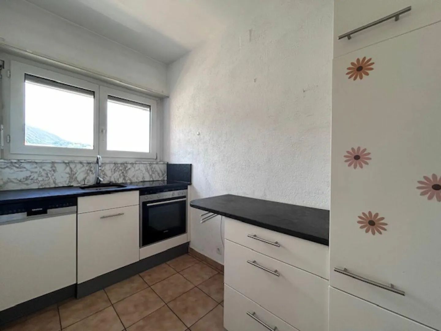 APPARTEMENT 2.5 PIÈCES AVEC GARAGE - EXCELLENT INVESTISSEMENT - Photo 4 sur 17