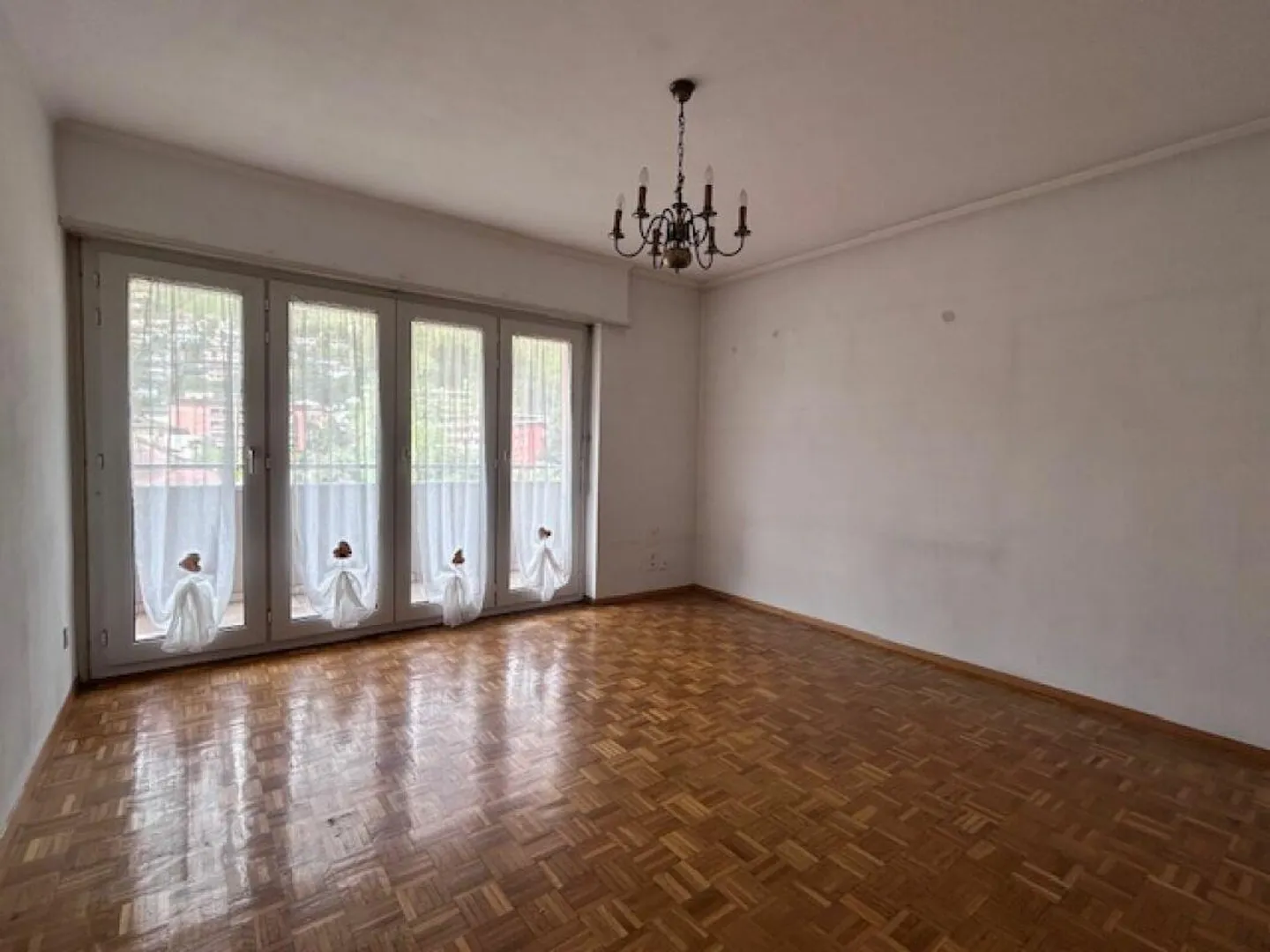 APPARTEMENT 2.5 PIÈCES AVEC GARAGE - EXCELLENT INVESTISSEMENT - Photo 5 sur 17