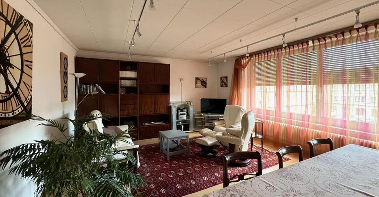 Furnished apartment rental 5.5 rooms - Photo 2 of 11