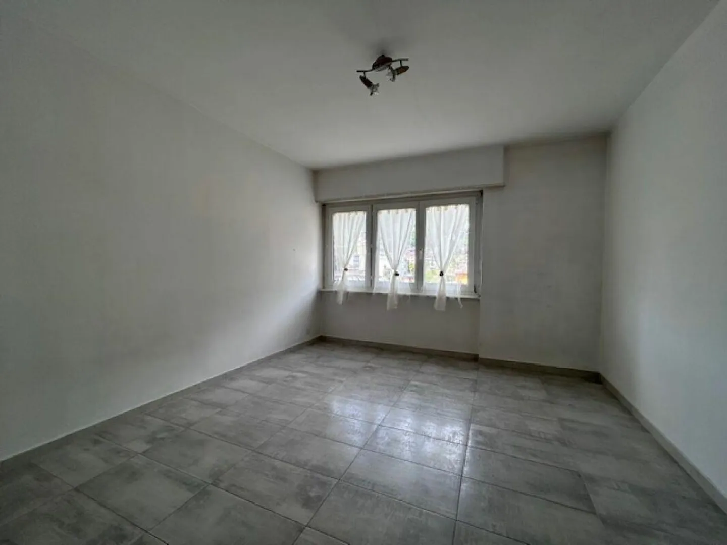 APPARTEMENT 2.5 PIÈCES AVEC GARAGE - EXCELLENT INVESTISSEMENT - Photo 8 sur 17