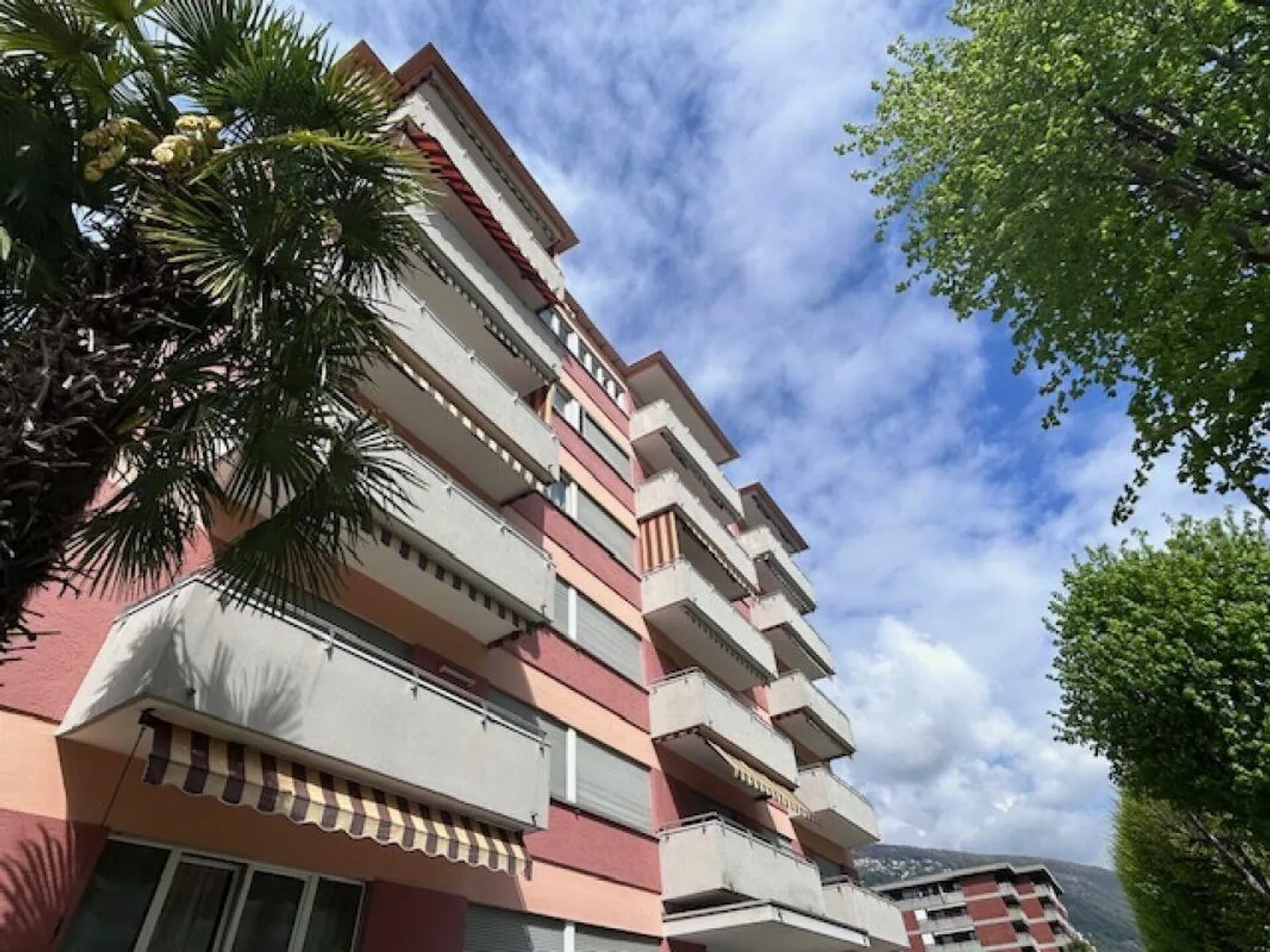 APPARTEMENT 2.5 PIÈCES AVEC GARAGE - EXCELLENT INVESTISSEMENT - Photo 1 sur 17