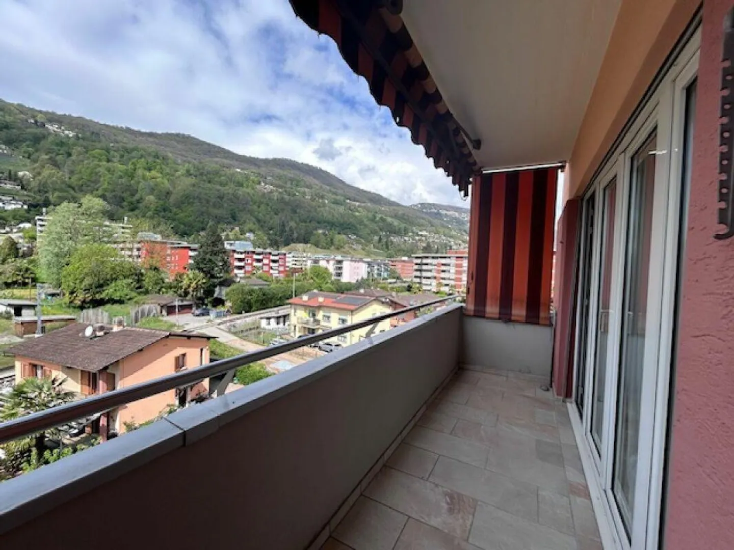 APPARTEMENT 2.5 PIÈCES AVEC GARAGE - EXCELLENT INVESTISSEMENT - Photo 13 sur 17