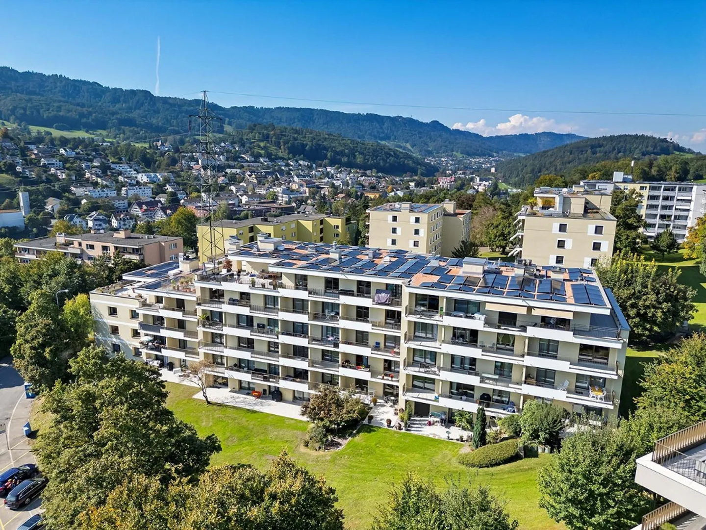 3.5-Zimmerwohnung mit sonnigem Sitzplatz und Blick ins Grüne - Foto 1 di 6