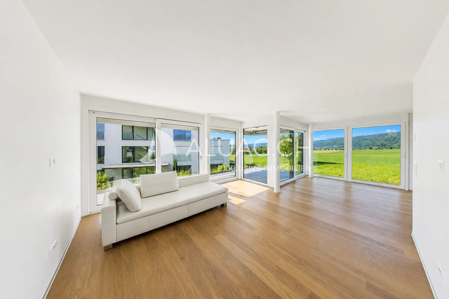 4.5 ROOM APARTMENT WITH LAKE & ALPINE VIEW - Photo 5 of 10