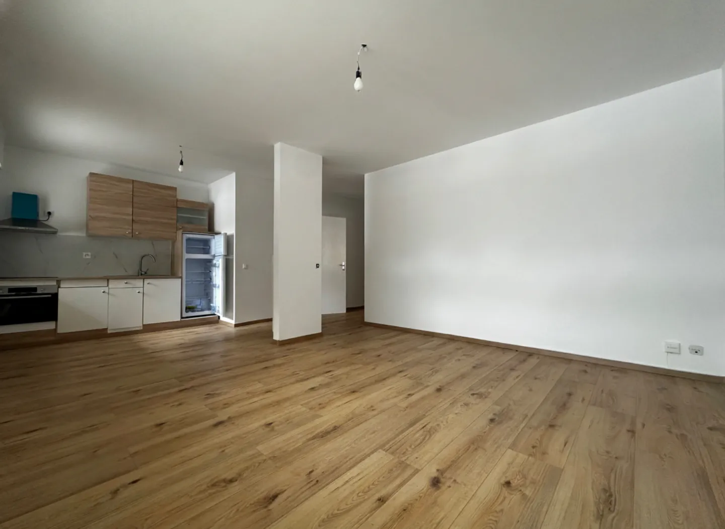 2.5 Room Apartment - Photo 2 of 5