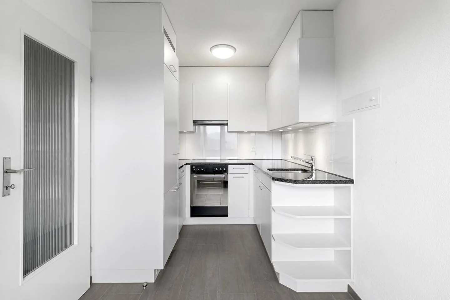 3.5-Zimmerwohnung mit sonnigem Sitzplatz und Blick ins Grüne - Foto 4 di 6