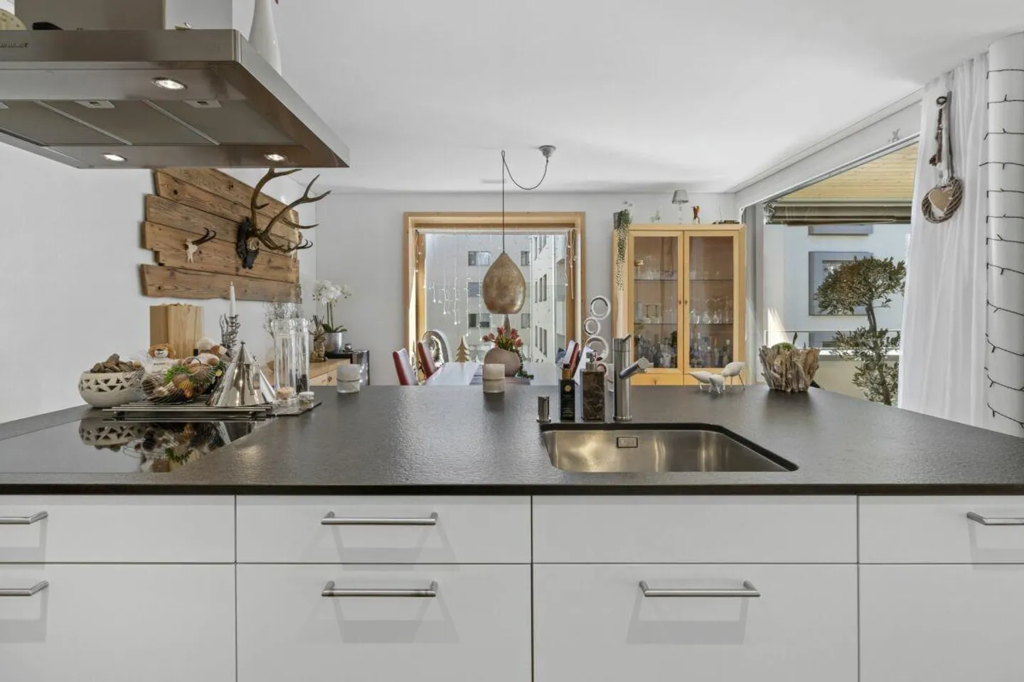 Family Home in Breathtaking Surroundings - Photo 5 of 14