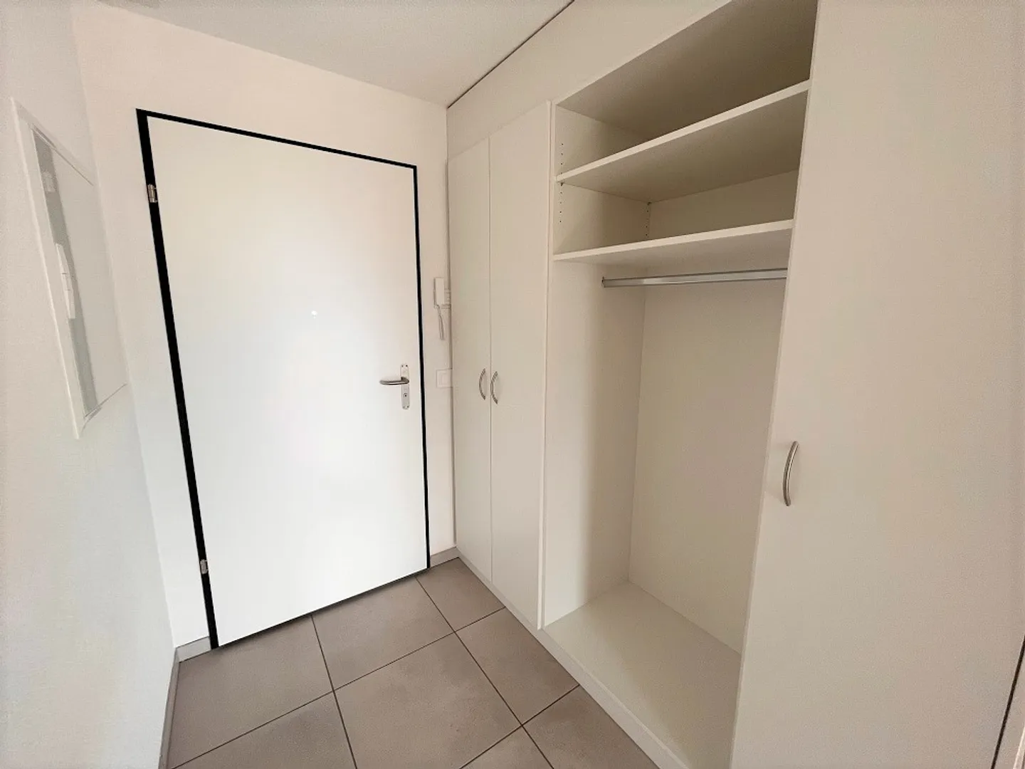 2.5 Room Apartment - Photo 2 of 7