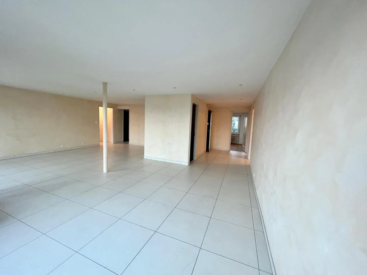 Geräumige Wohnung mit Seeblick - Foto 8 von 13