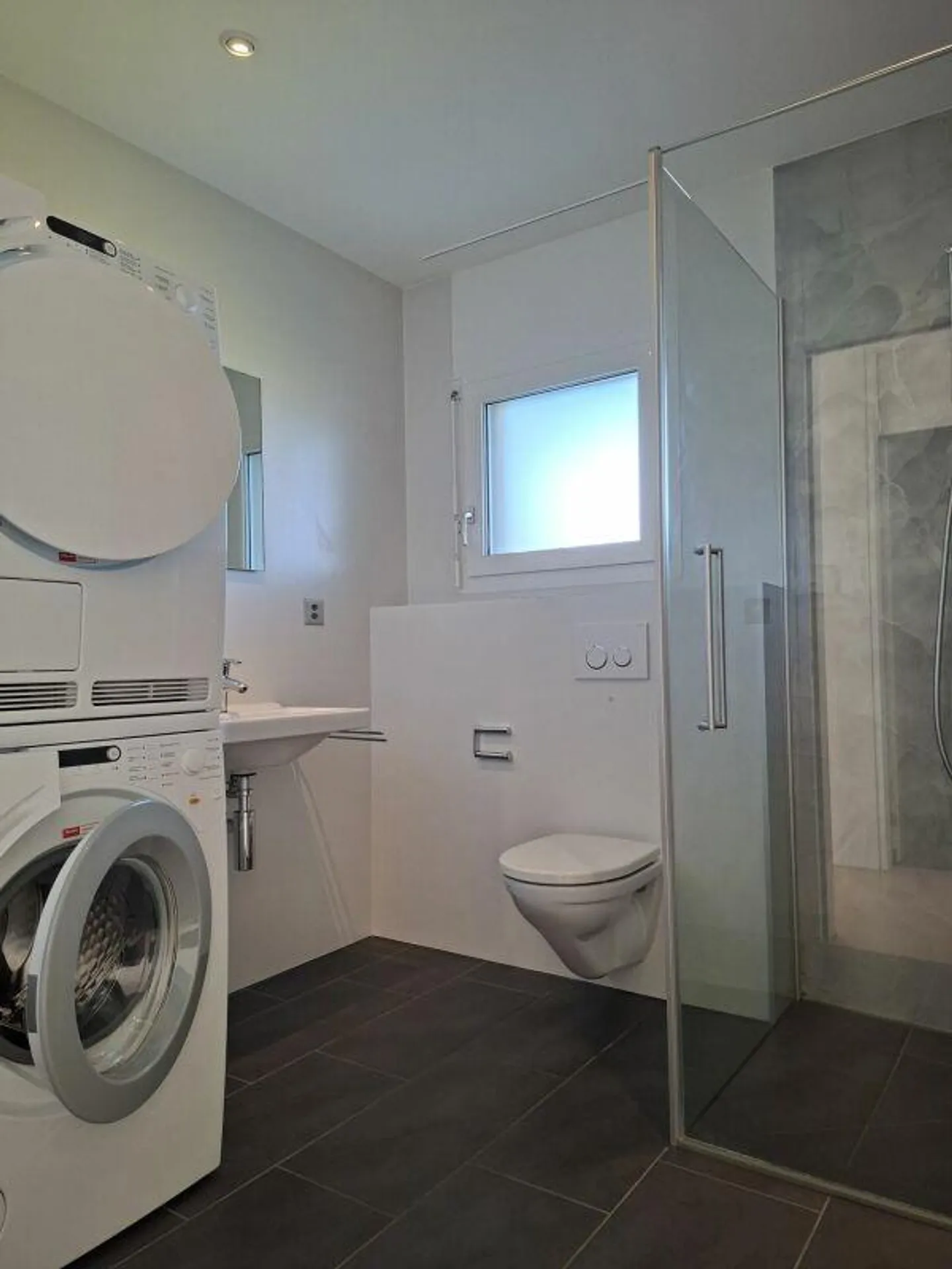 Top 5.5-Room Penthouse Apartment in Aarberg - Photo 5 of 11