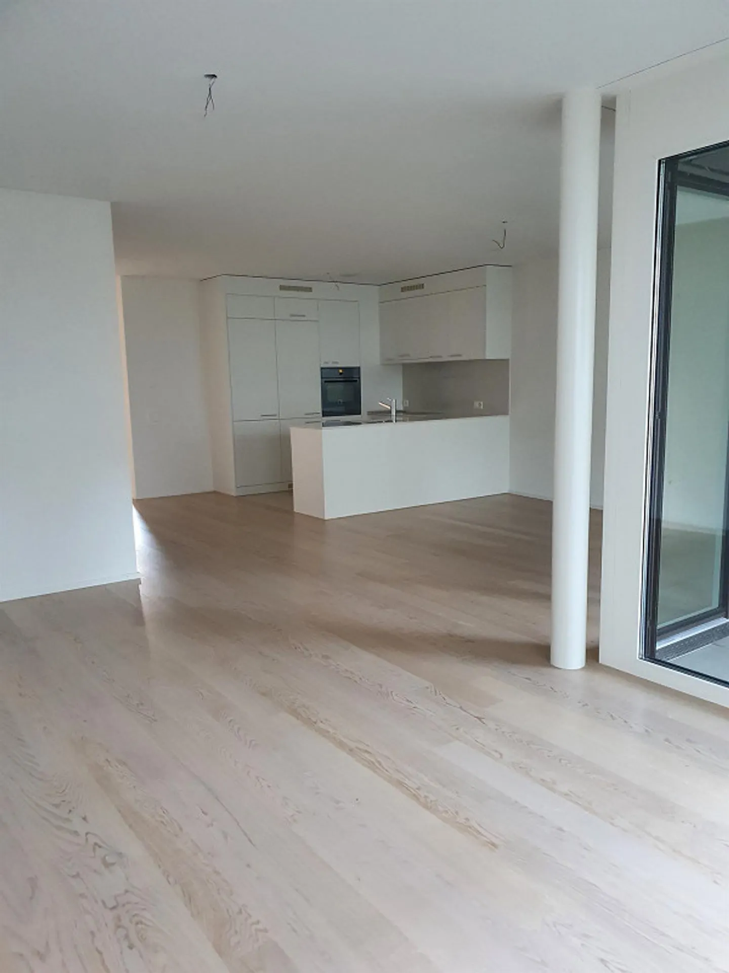 Spacious and Central - Photo 5 of 11