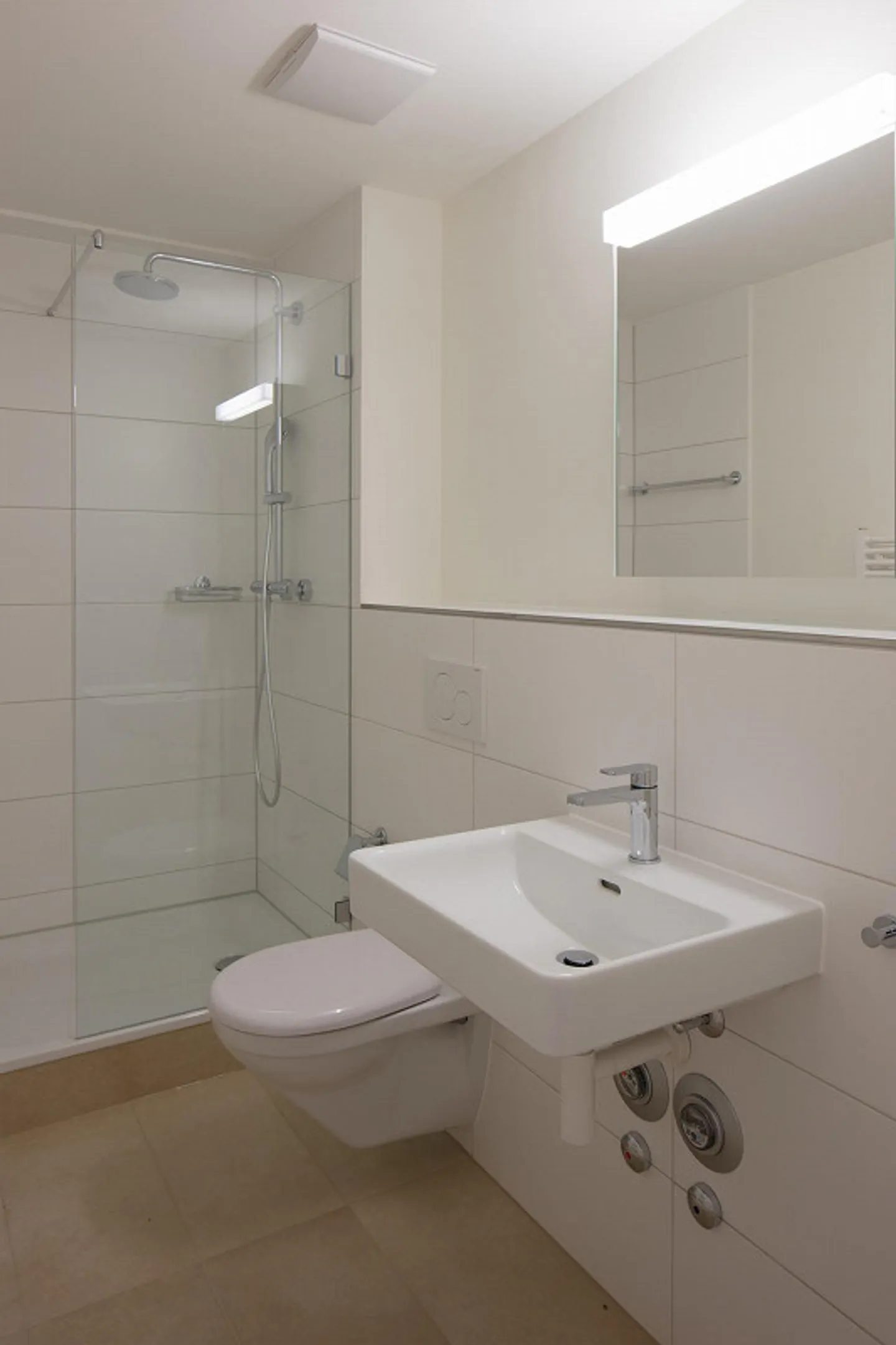 Renovated 2.5-room apartment close to the city center and yet in the green - Photo 3 of 5