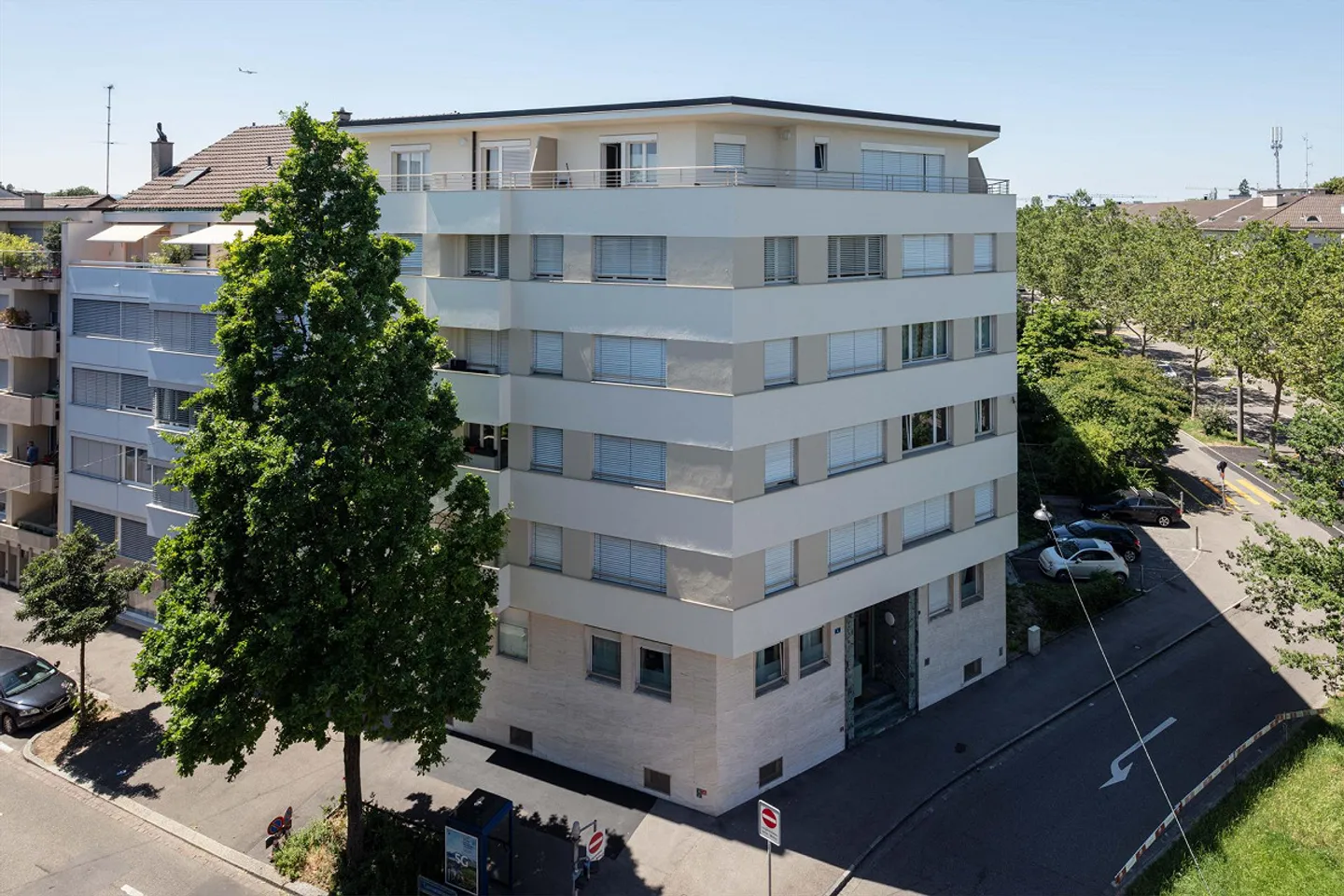 Renovated 2.5-room apartment close to the city center and yet in the green - Photo 4 of 5