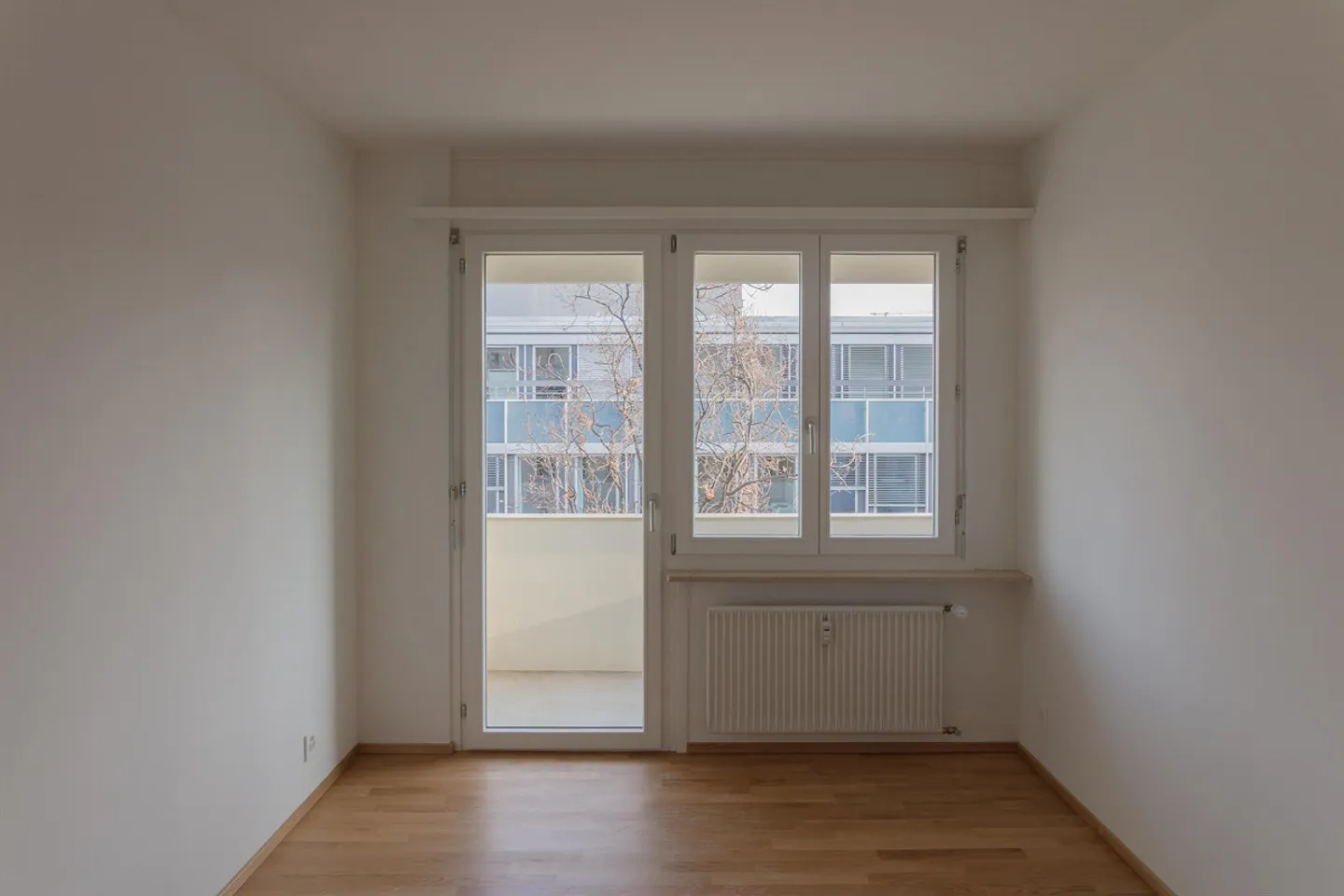Renovated 2.5-room apartment close to the city center and yet in the green - Photo 2 of 5
