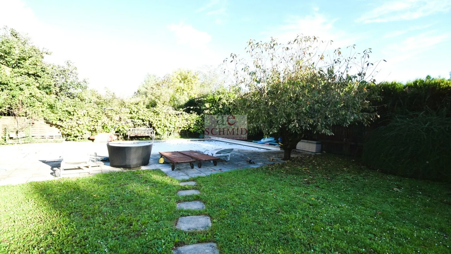 Villa spacieuse avec piscine - Photo 3 sur 12