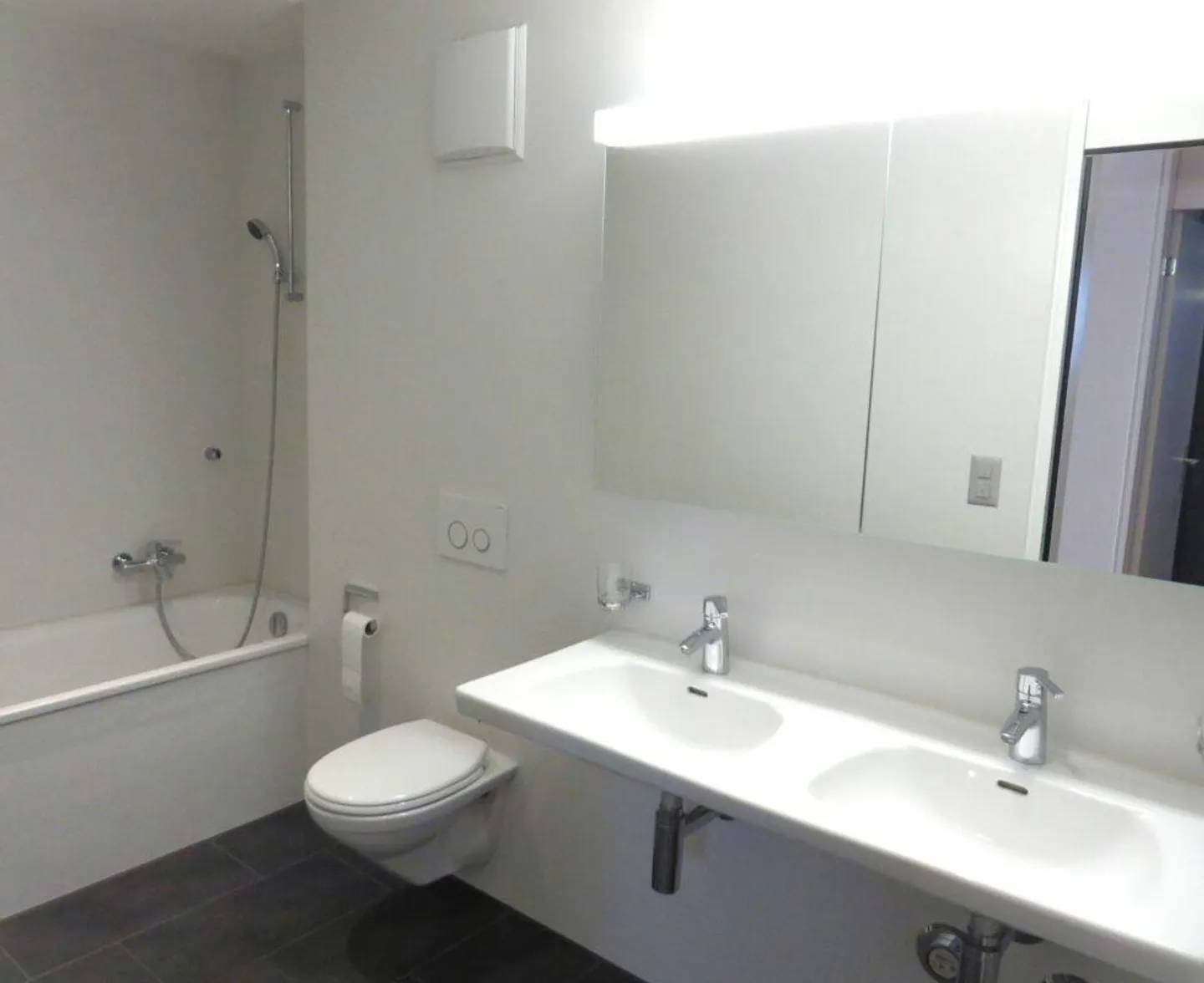 Top 5.5-Room Penthouse Apartment in Aarberg - Photo 4 of 11