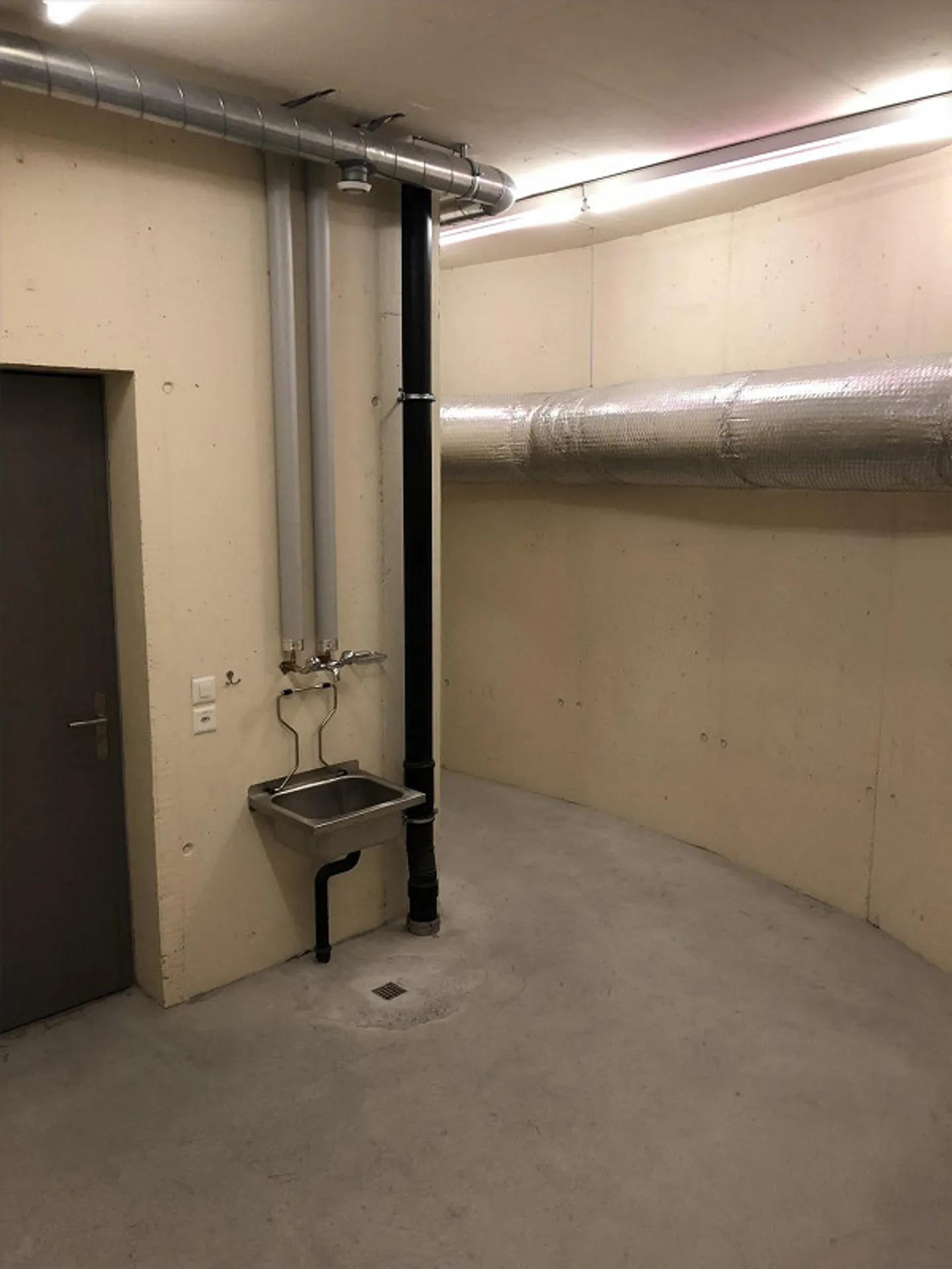 Espace de stockage de 21 m2 à la gare de Chur - Photo 2 sur 4