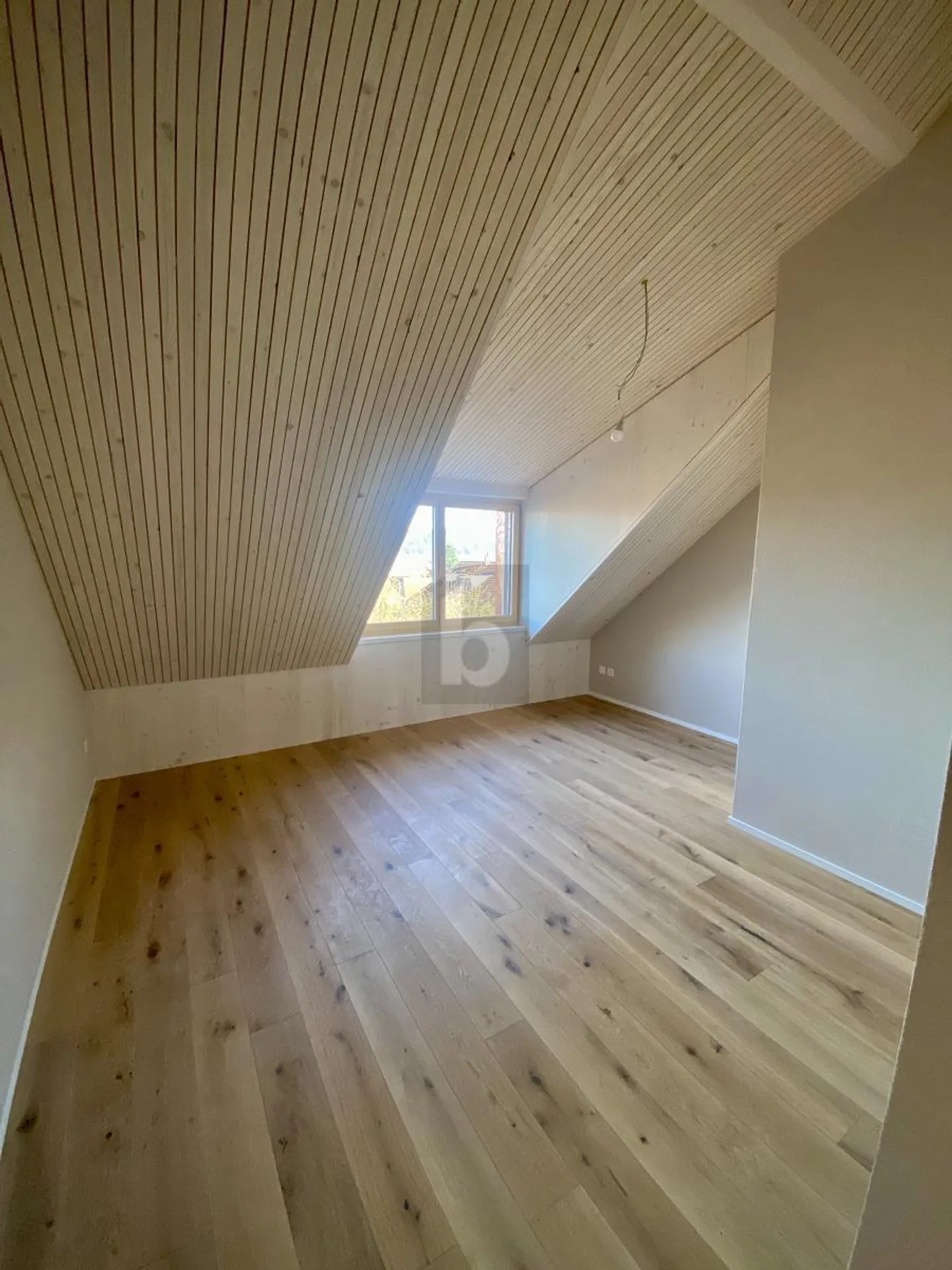 MODERN, LICHTDURCHFLUTET UND FAMILIENFREUNDLICH - Foto 4 von 6