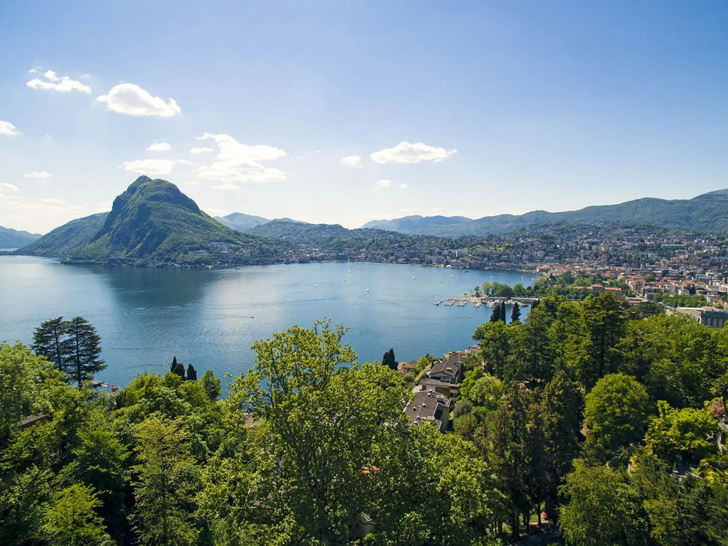 5.5-ROOM APARTMENT WITH WONDERFUL LAKE VIEW - Photo 1 of 10