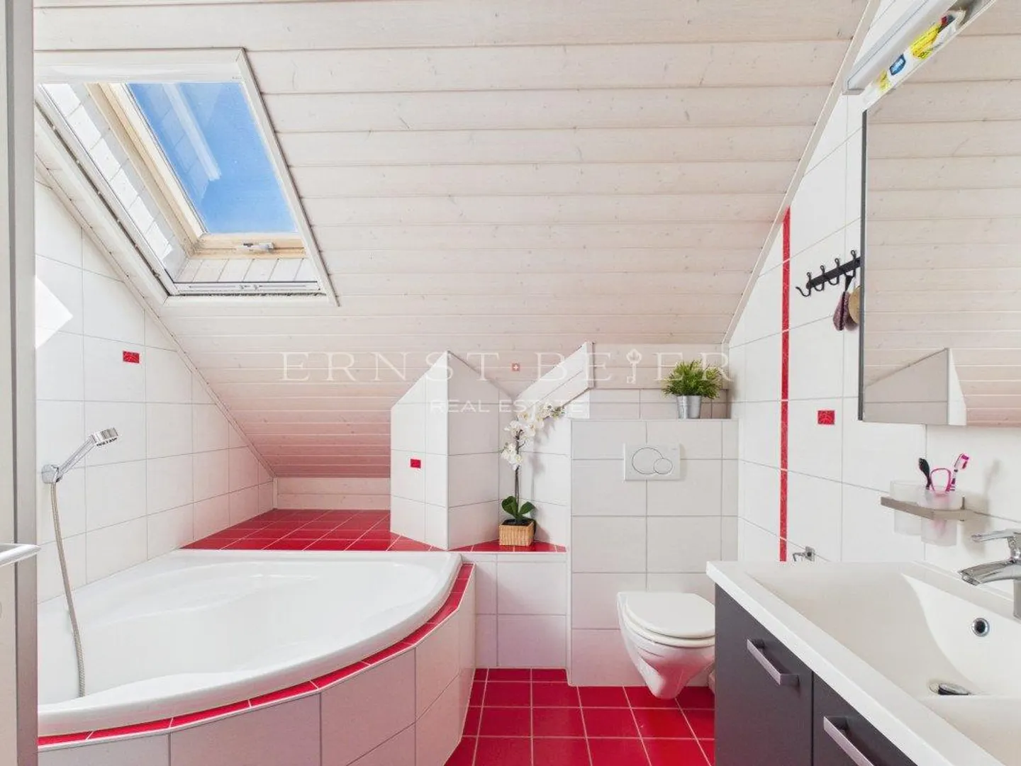 Schöne individuelle Villa in einer ruhigen und grünen Umgebung ohne Einsicht - Foto 9 von 13